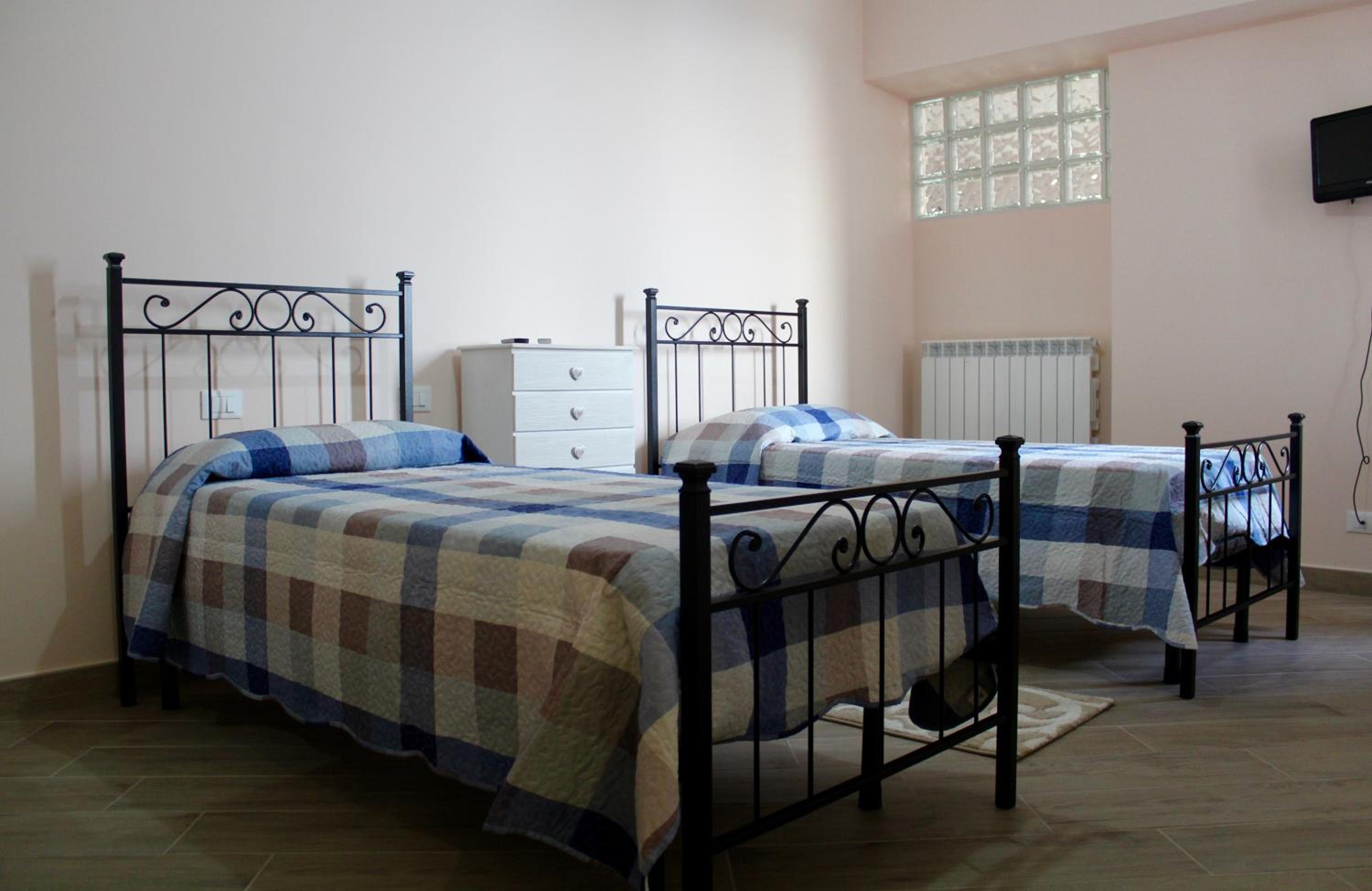 Double or Twin Room with Private Bathroom - Photo 19