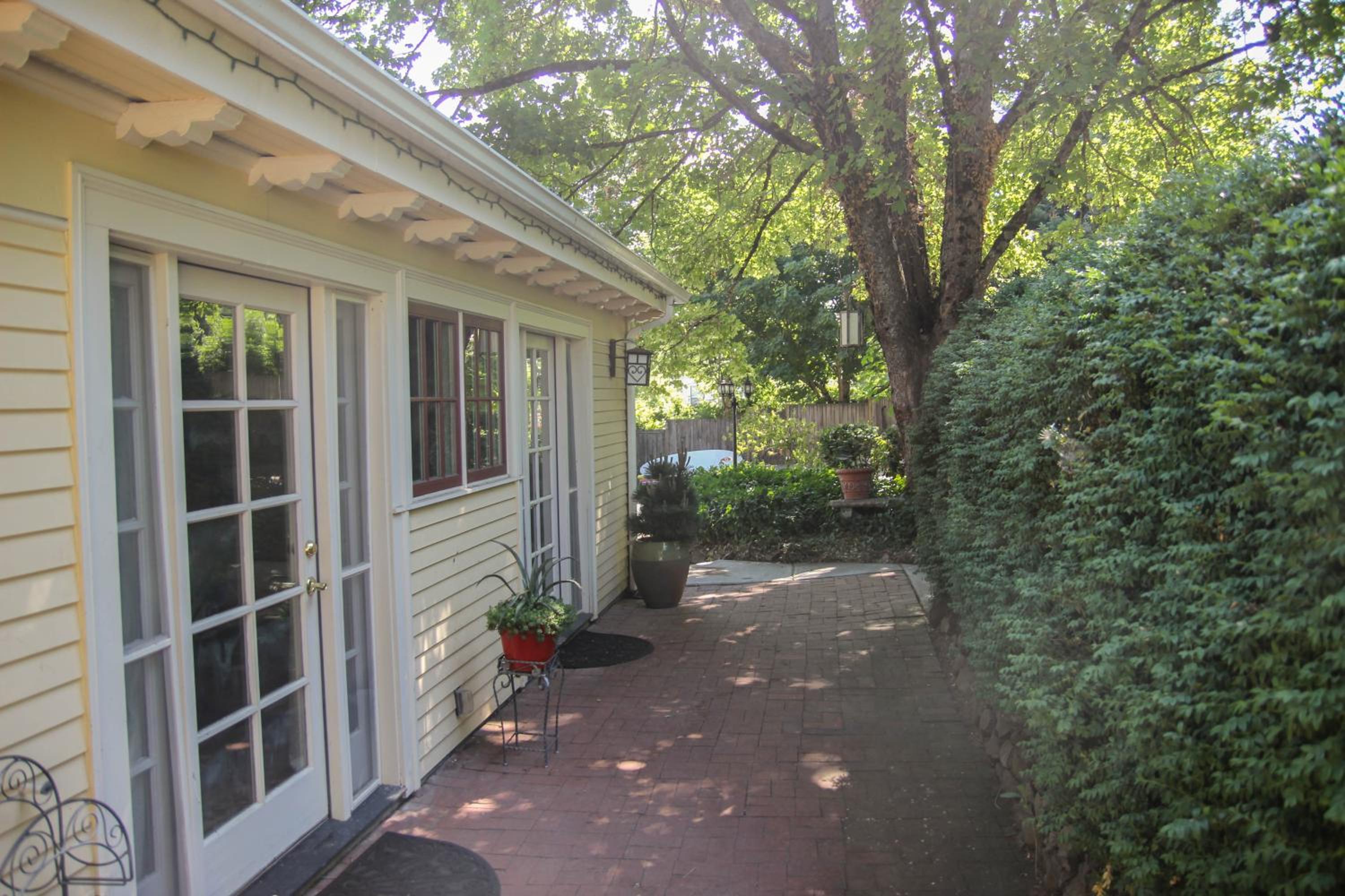 King Room with Garden View photo 3
