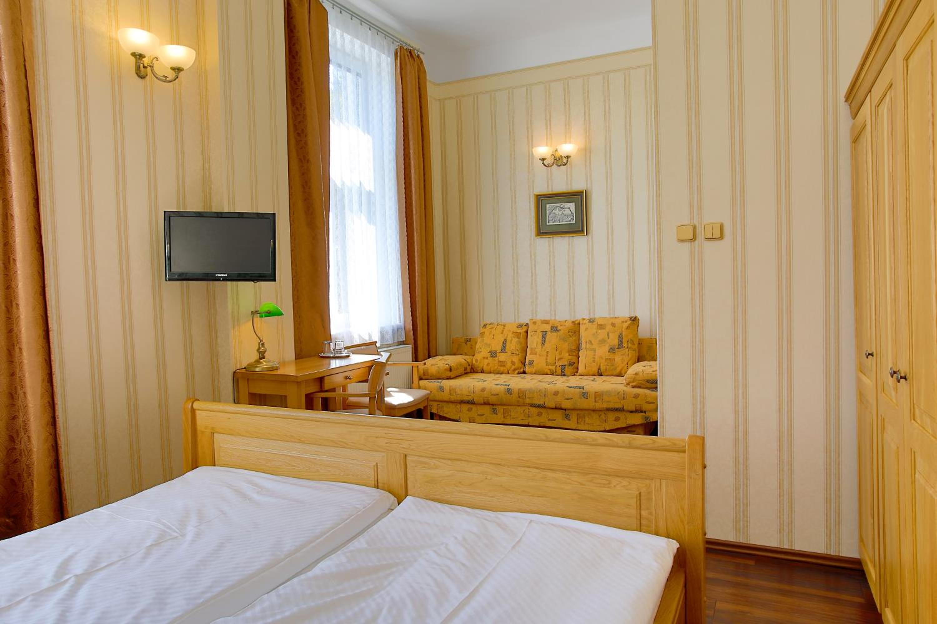 Double Room - Photo 6