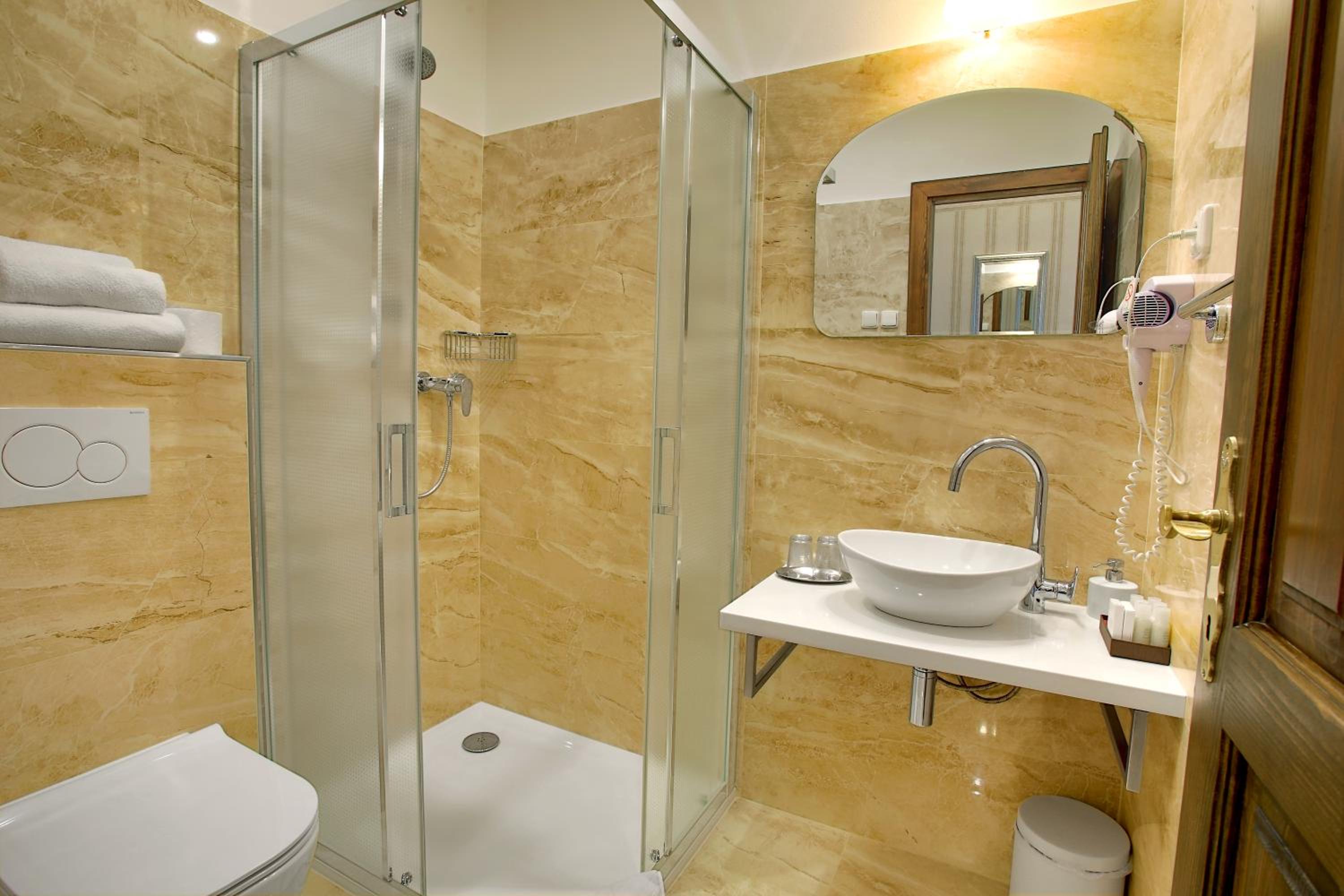Double Room - Photo 3