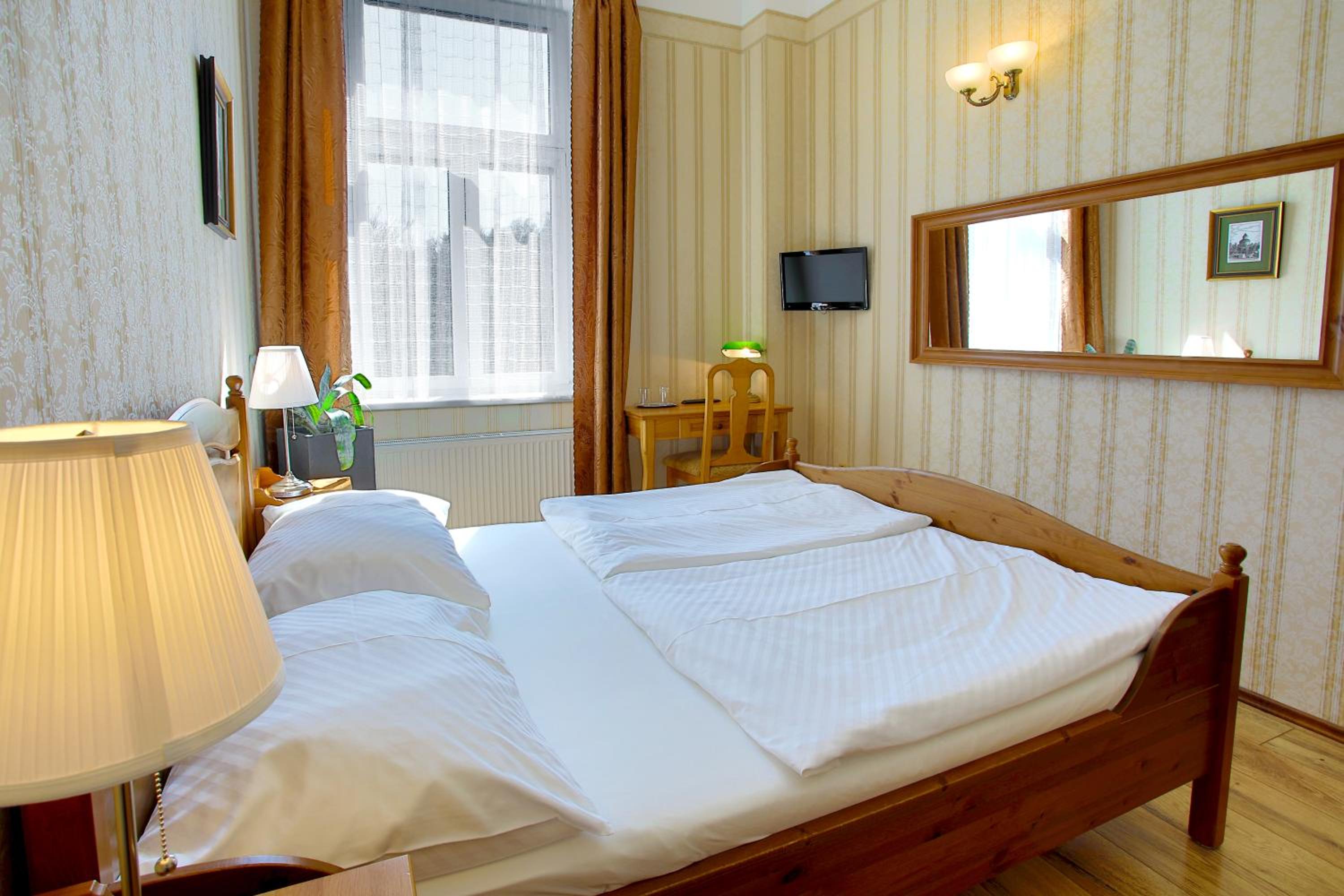Double Room - Photo 8