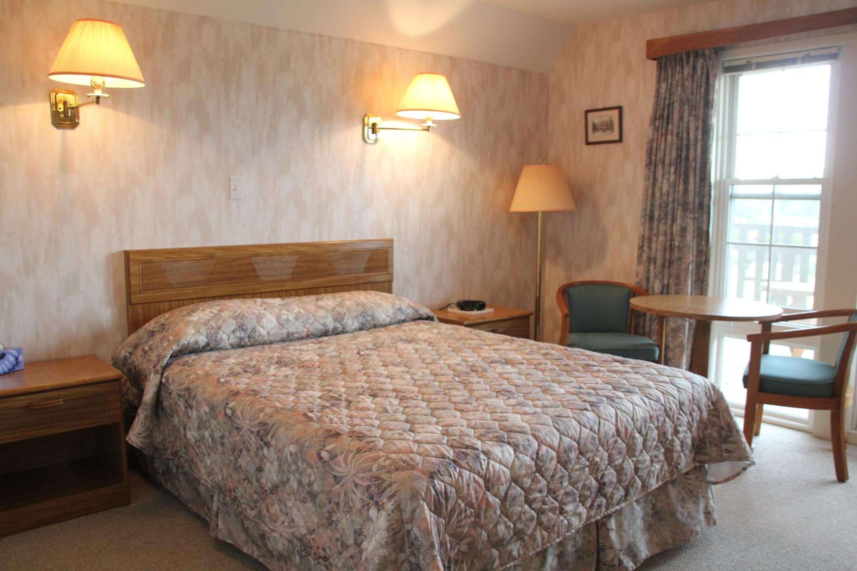Queen Room - Non-Smoking photo 1