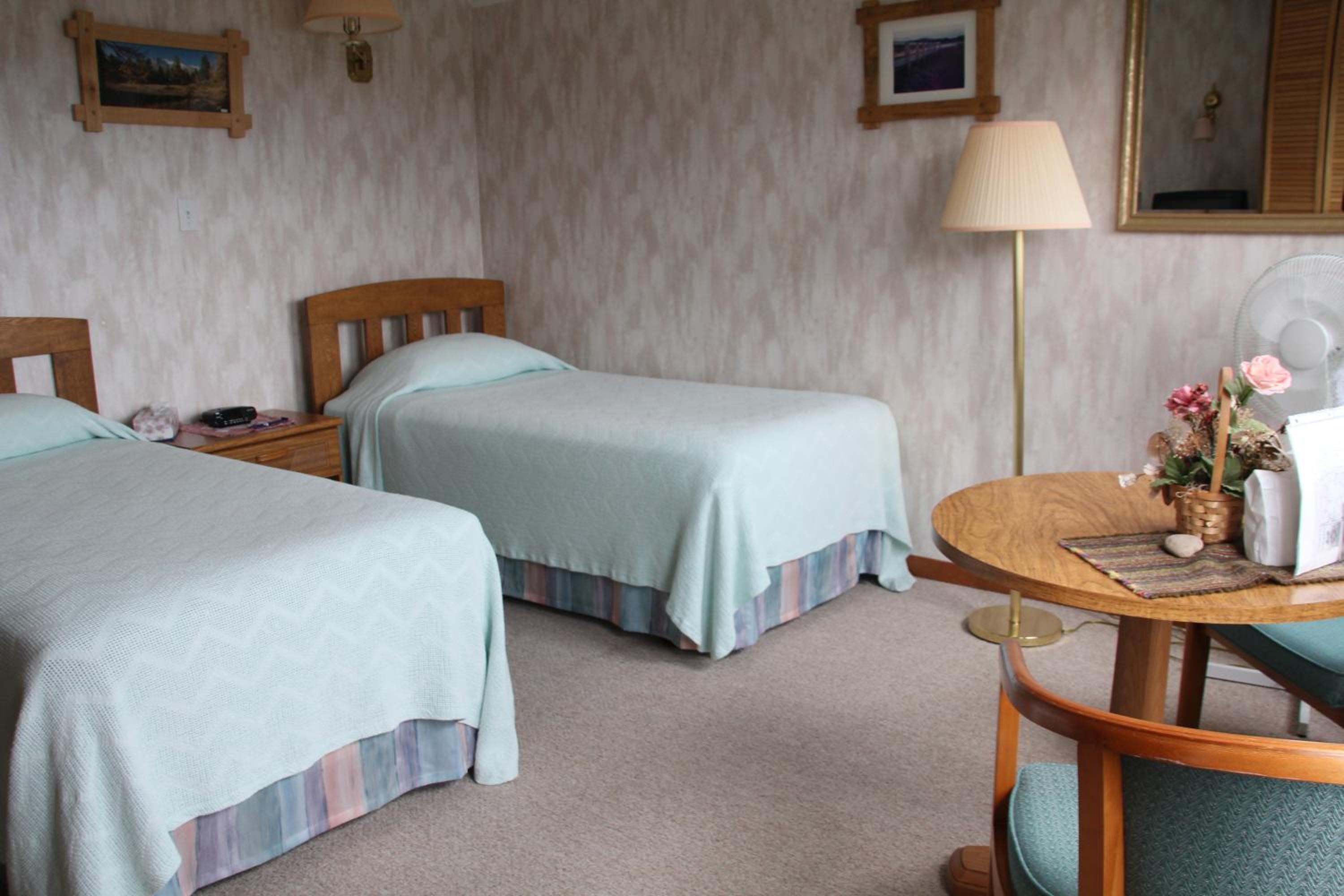Twin Room - Non-Smoking photo 1