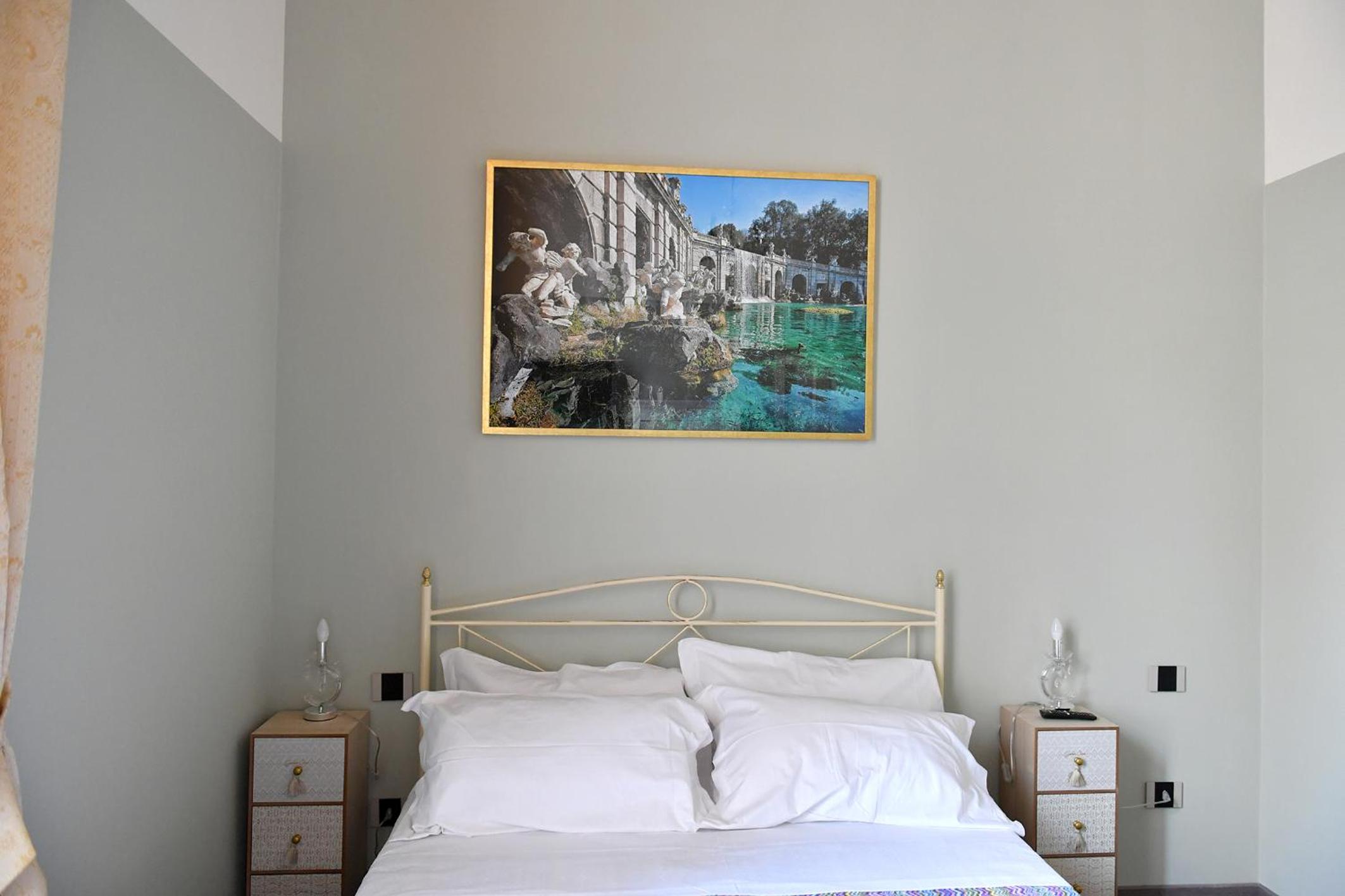 Large Double Room - Photo 2