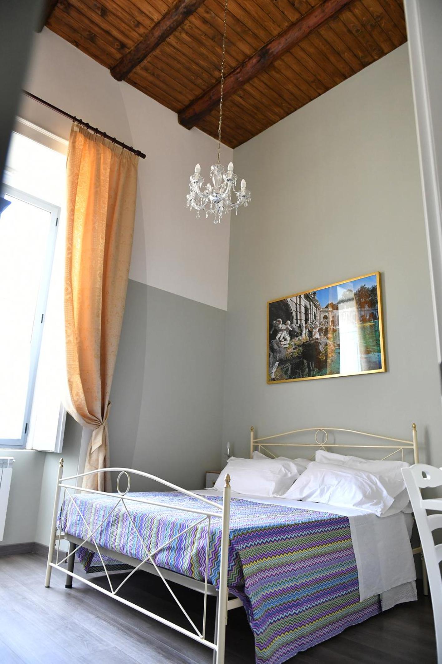 Large Double Room - Photo 1