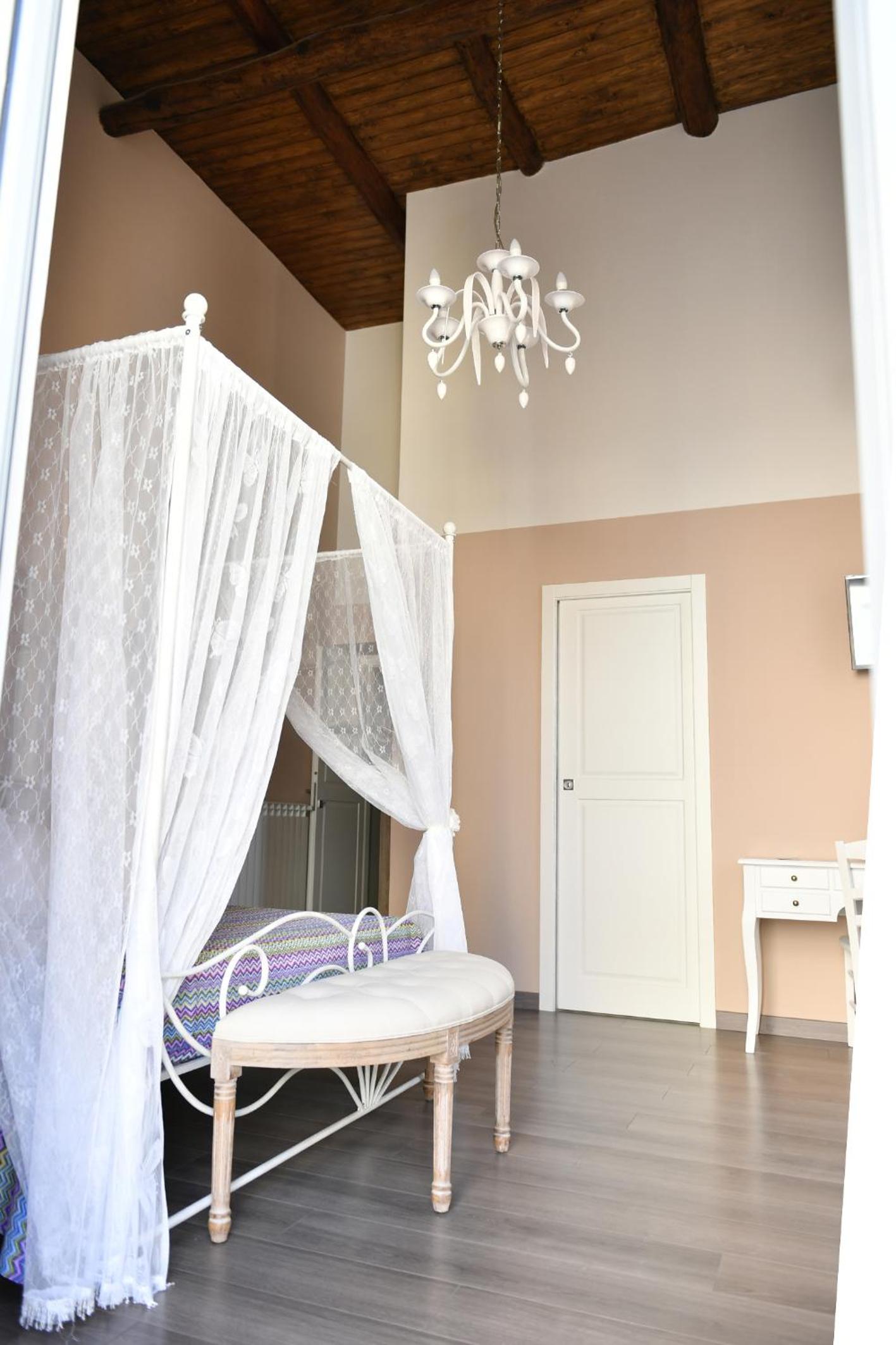 Deluxe Quadruple Room - Photo 8