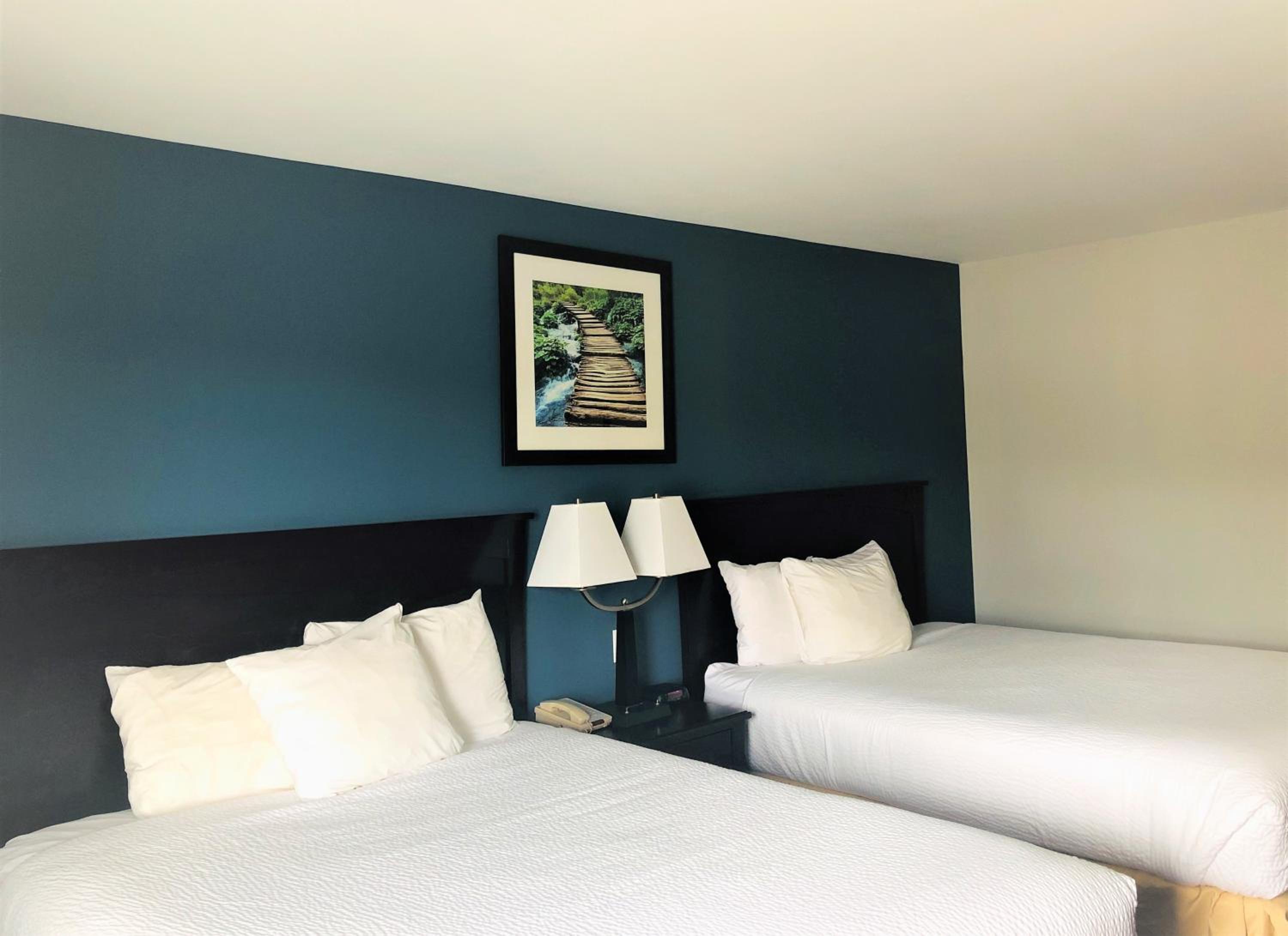 Two-Bedroom Suite with Two Queen Beds - Non-Smoking photo 2