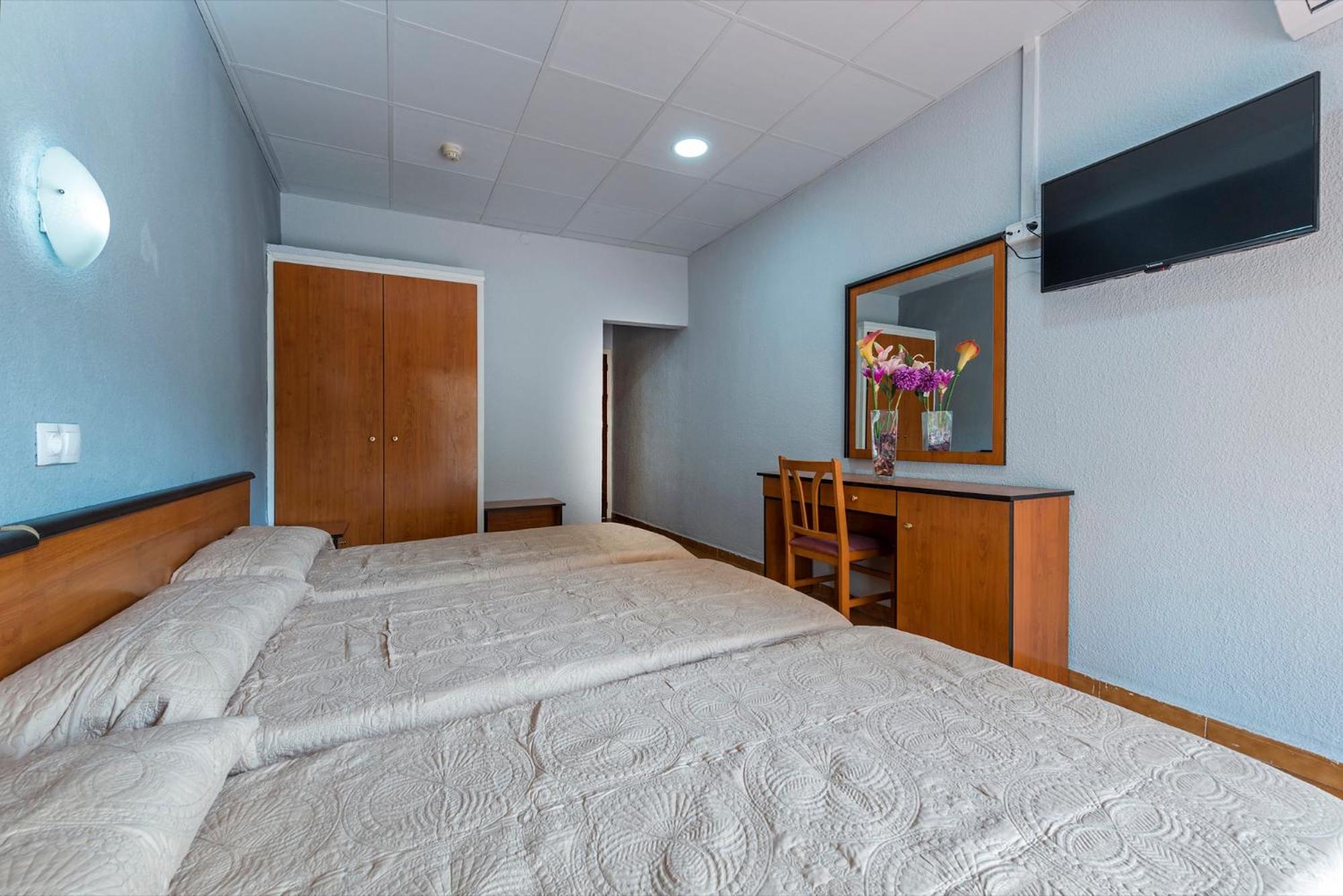 Habitación Triple con Baño Privado