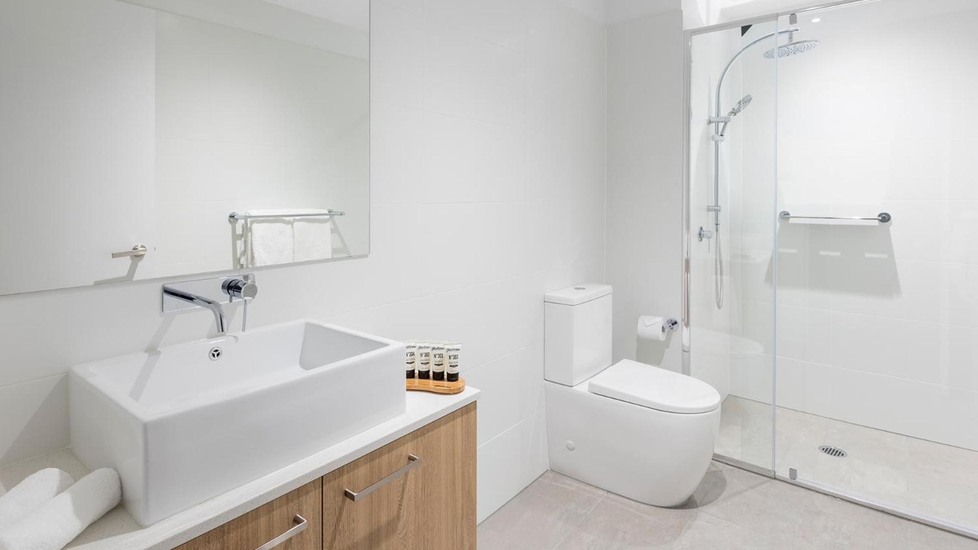 One-Bedroom Suite - Photo 2