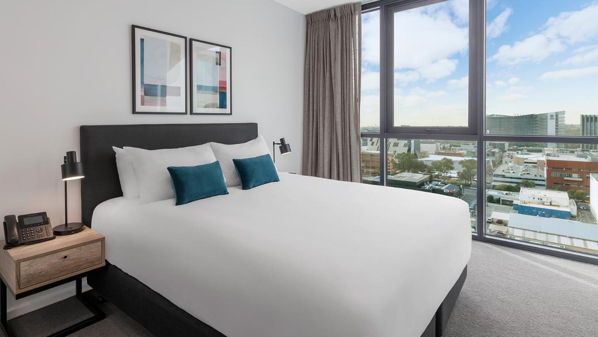 Superior One-Bedroom Suite - No Housekeeping - Photo 4