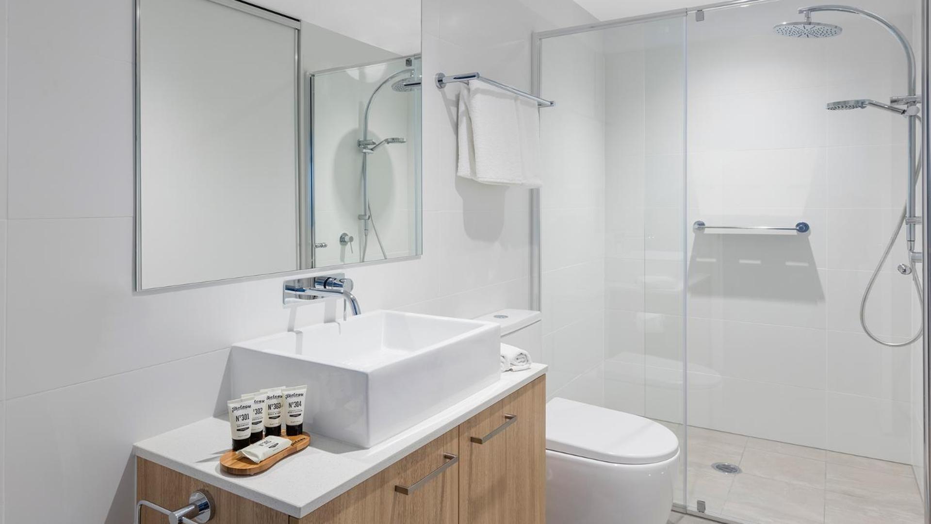 Two-Bedroom Suite - Photo 2