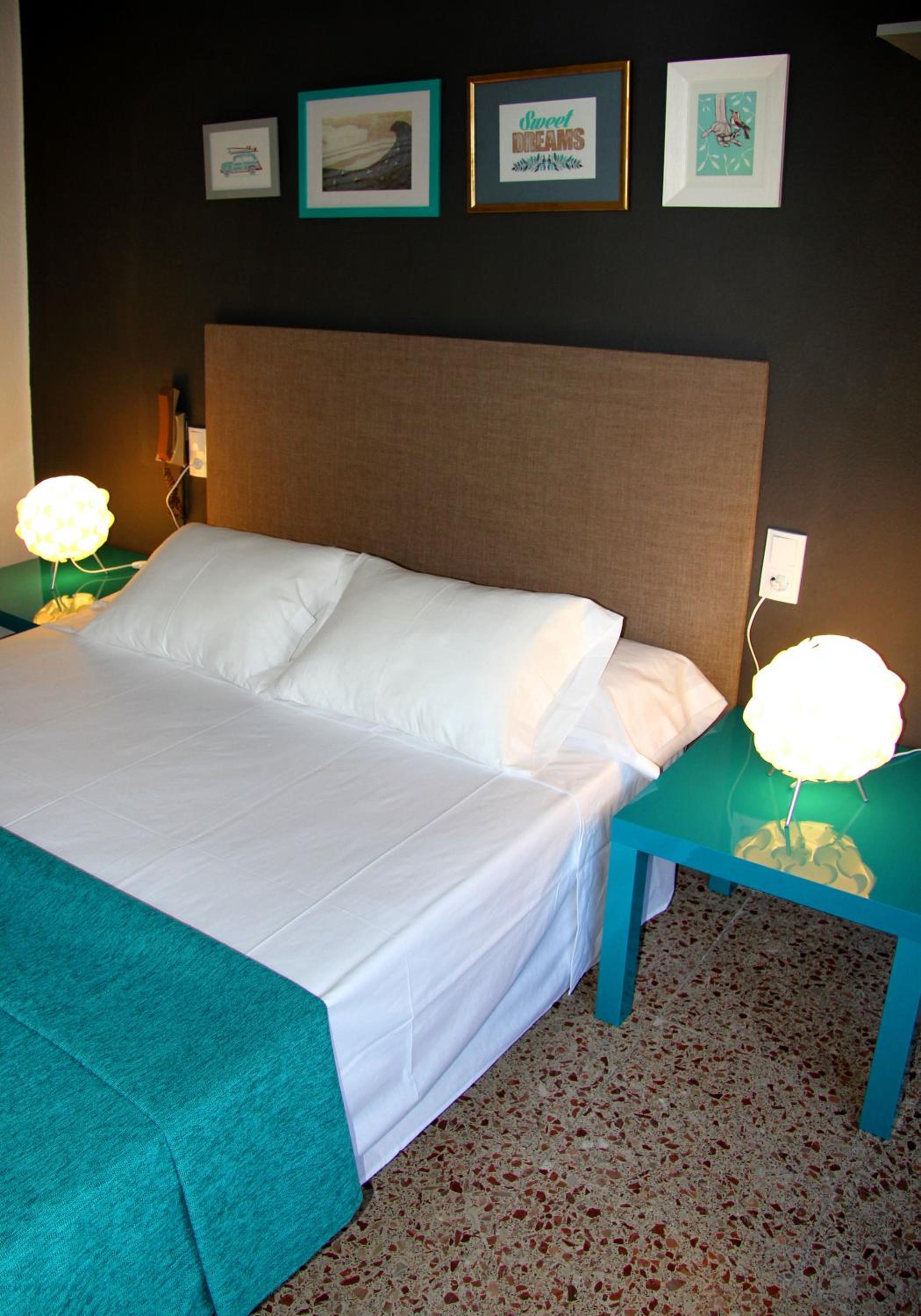 Double or Twin Room - Photo 9