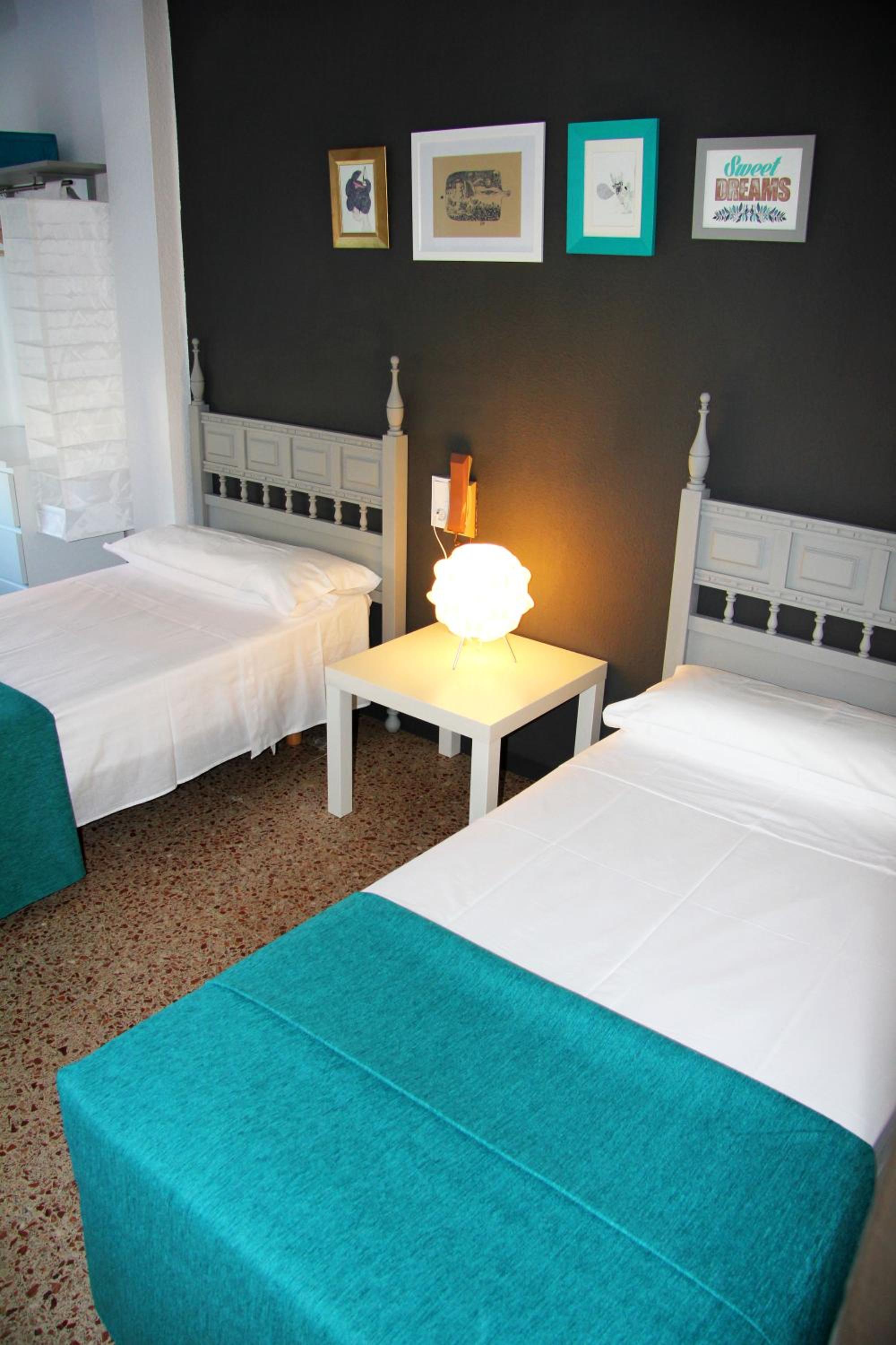 Double or Twin Room - Photo 8