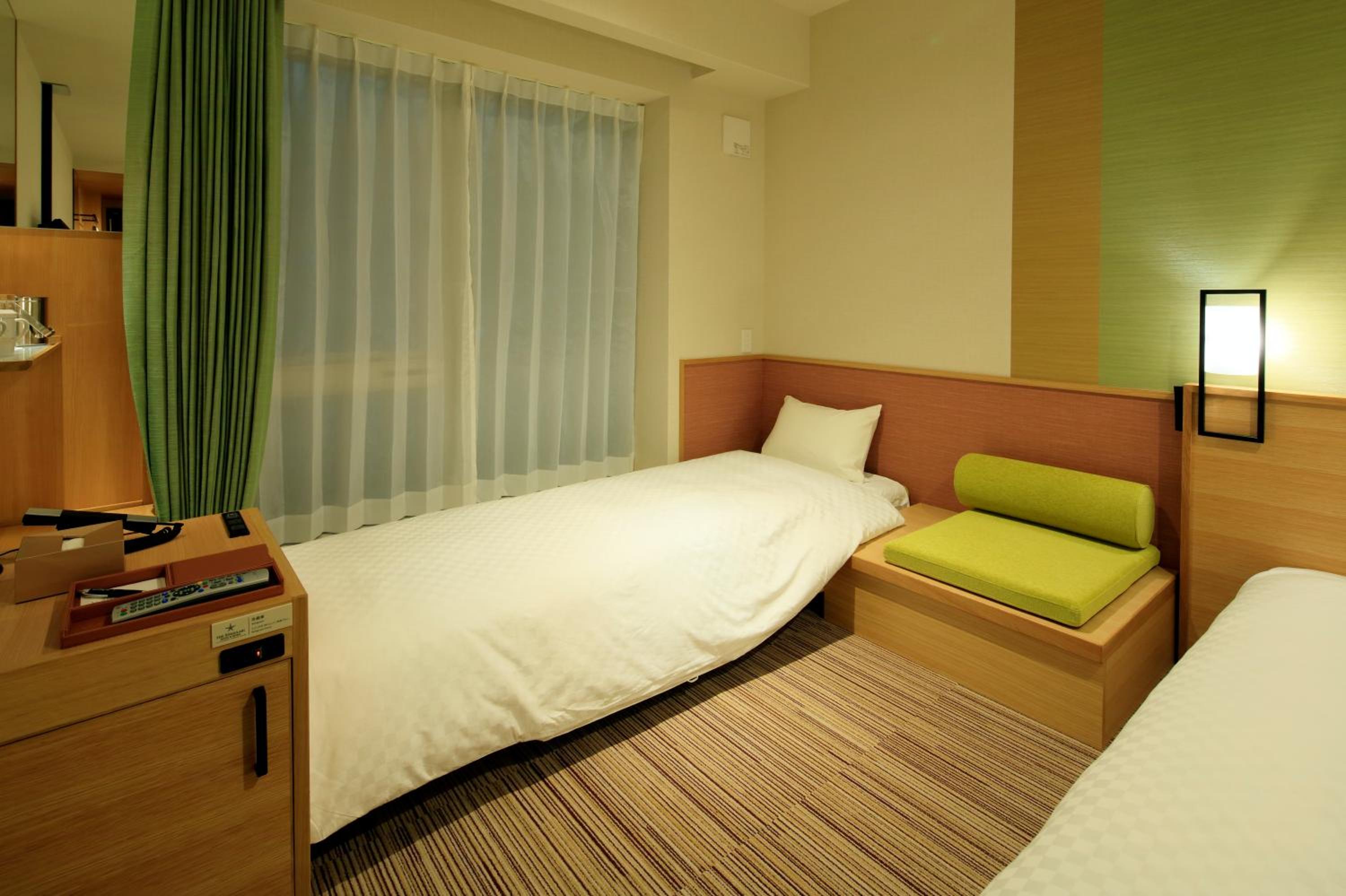 Standard Twin Room with Sofa Bed and River View - Non-Smoking