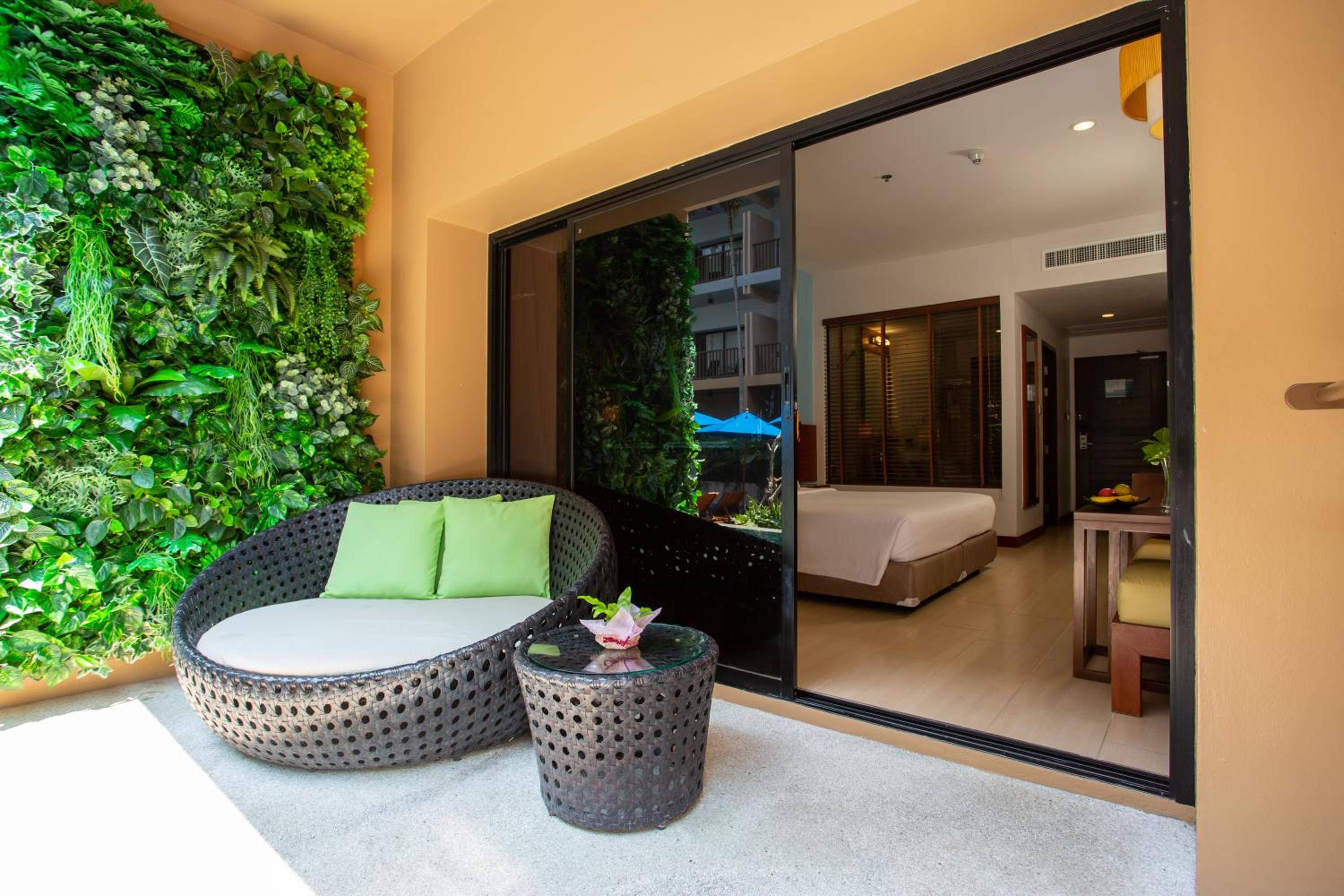 Premier Double or Twin Room with Pool Access photo 3