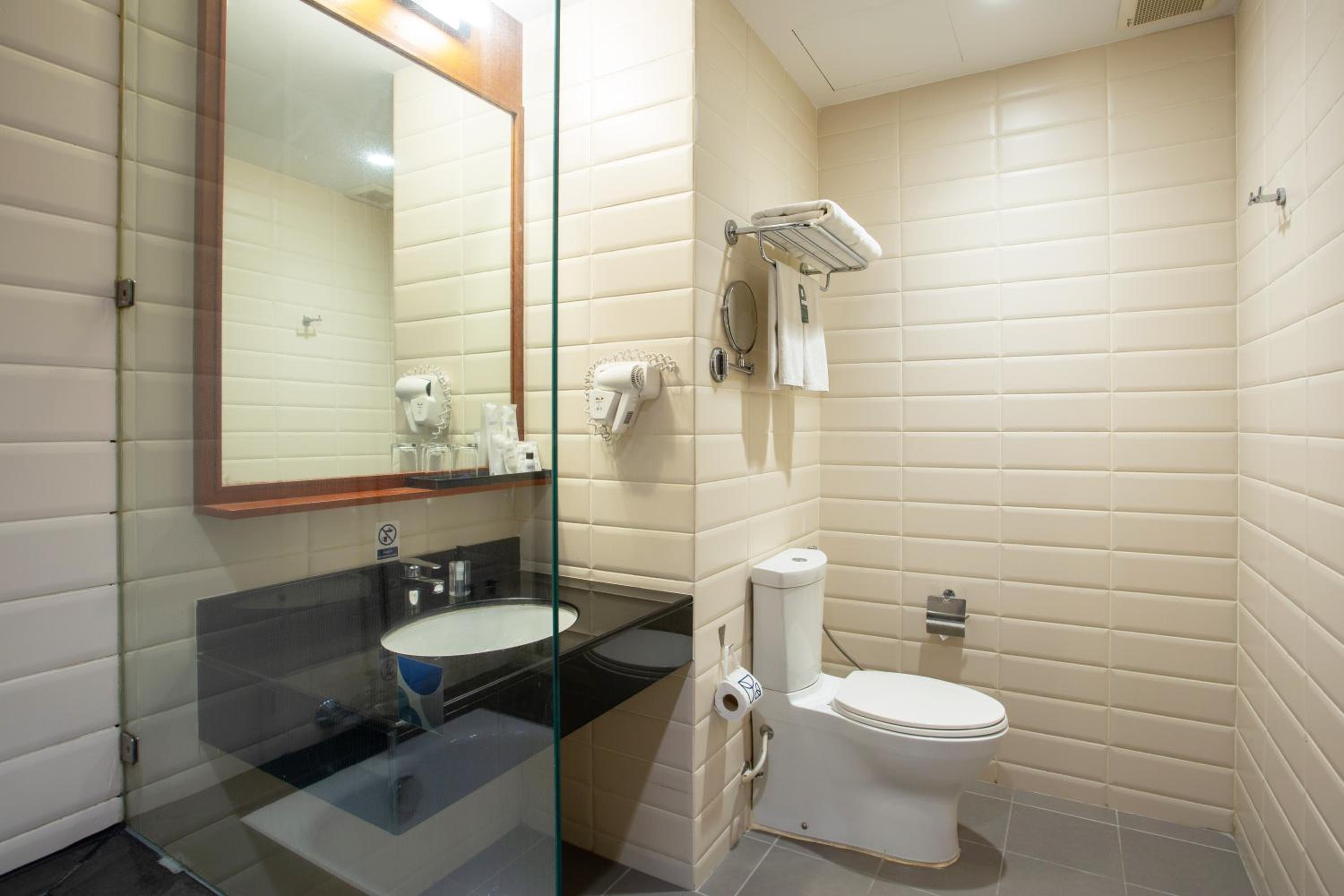 Premier Double or Twin Room with Pool Access photo 2