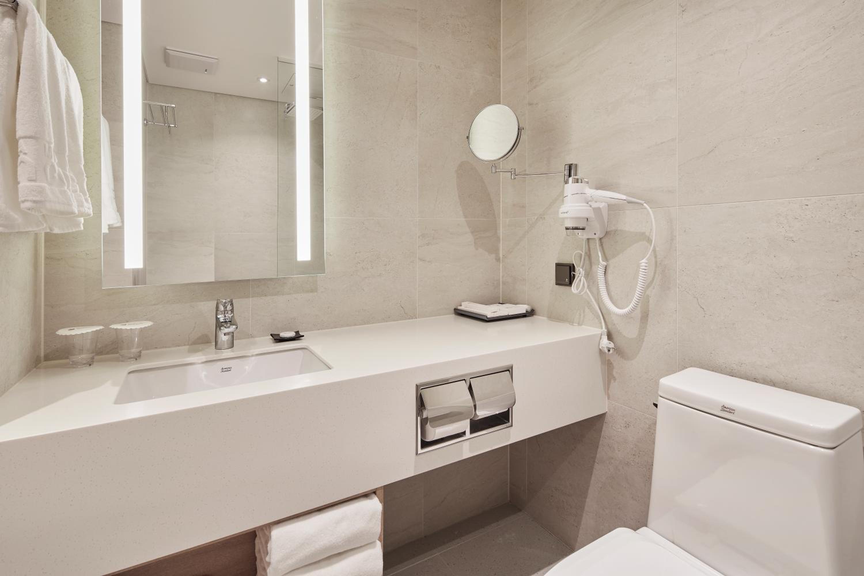 Double Room - Non-Smoking  - Photo 9