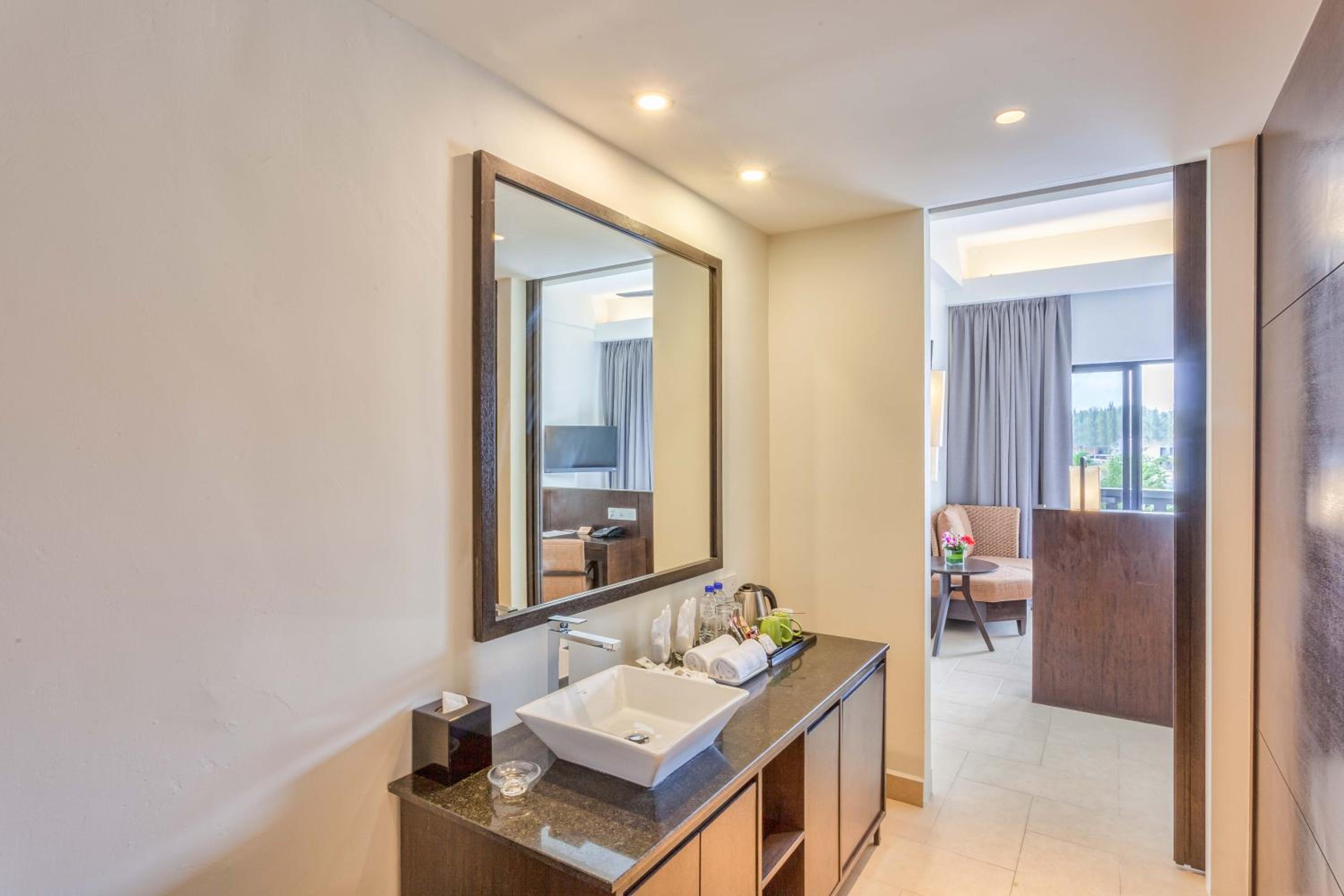 Deluxe Twin - Pool View