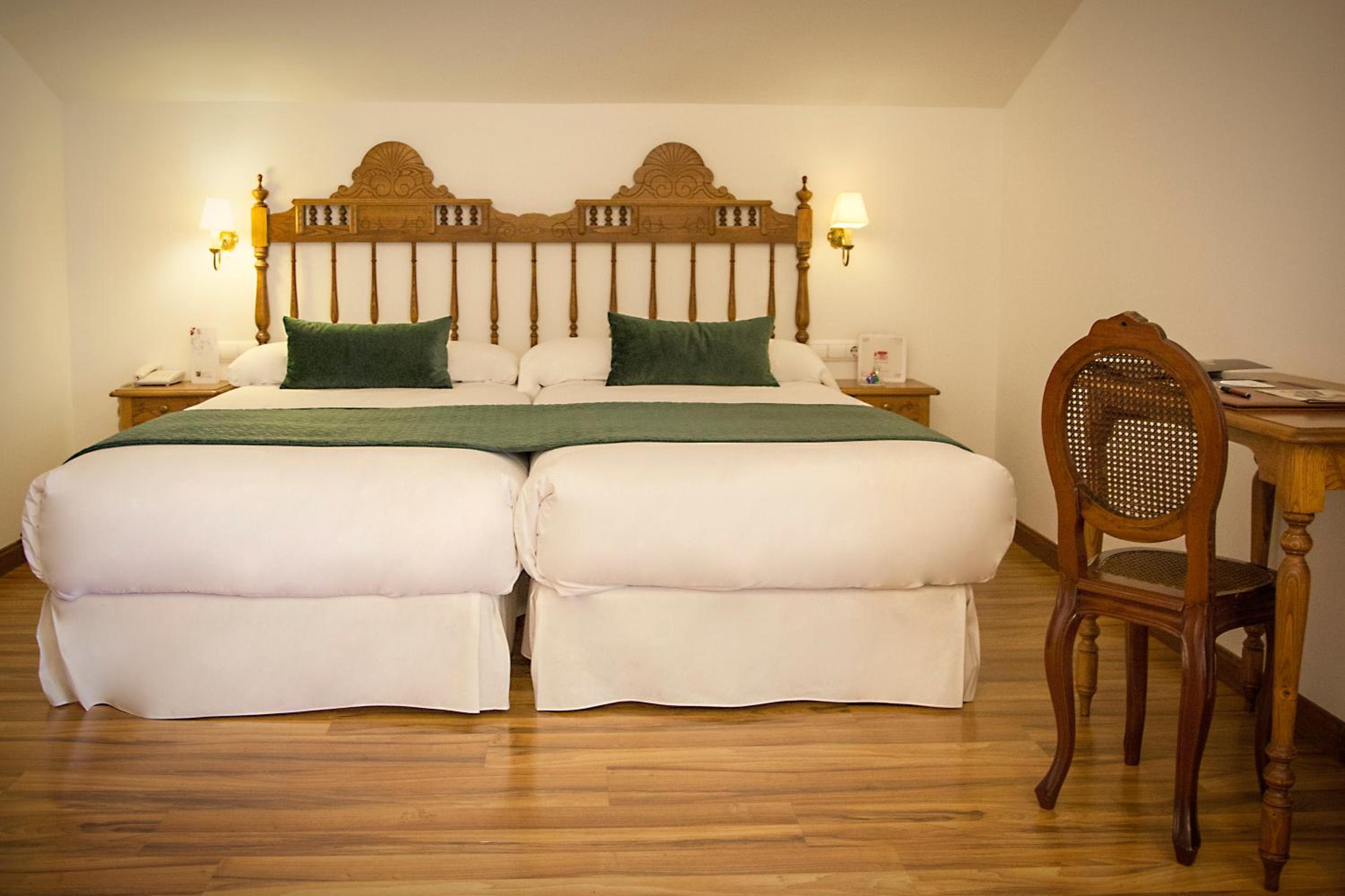 Double or Twin Room - Photo 6