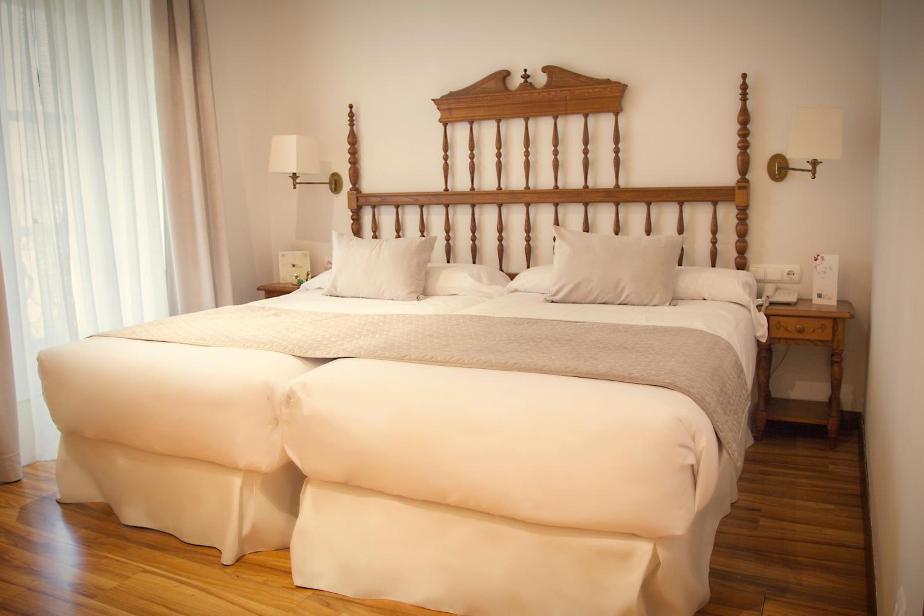 Double or Twin Room - Photo 7