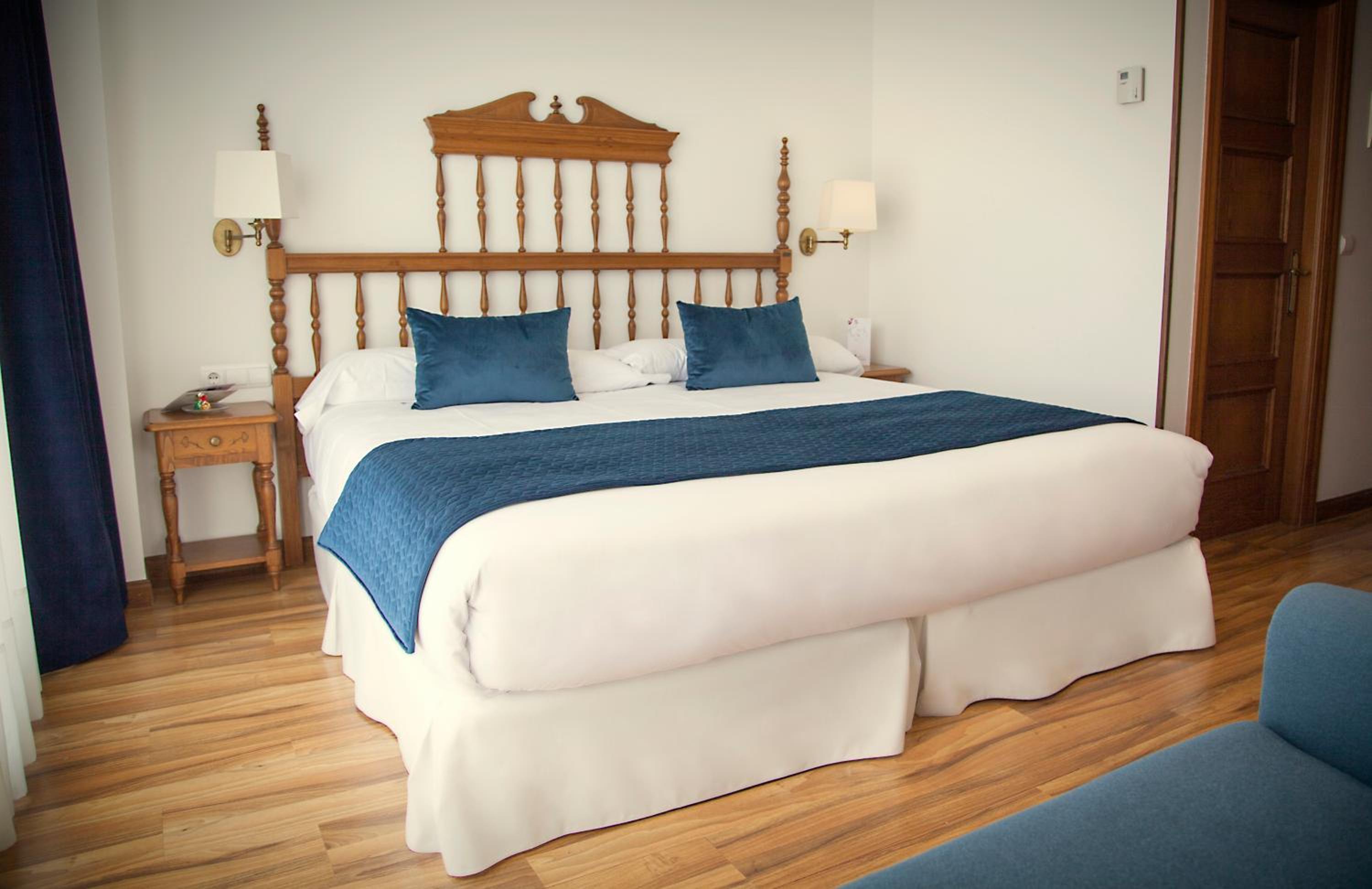 Double or Twin Room - Photo 11