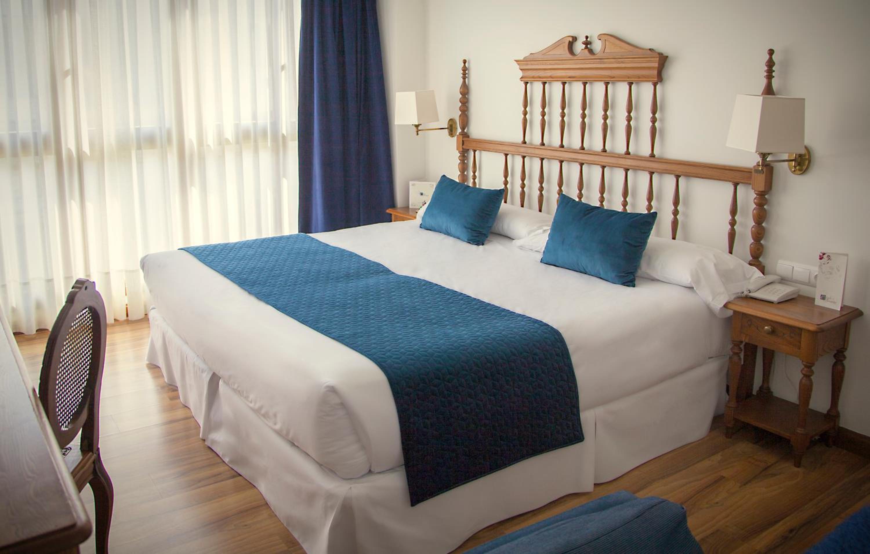 Double or Twin Room - Photo 2