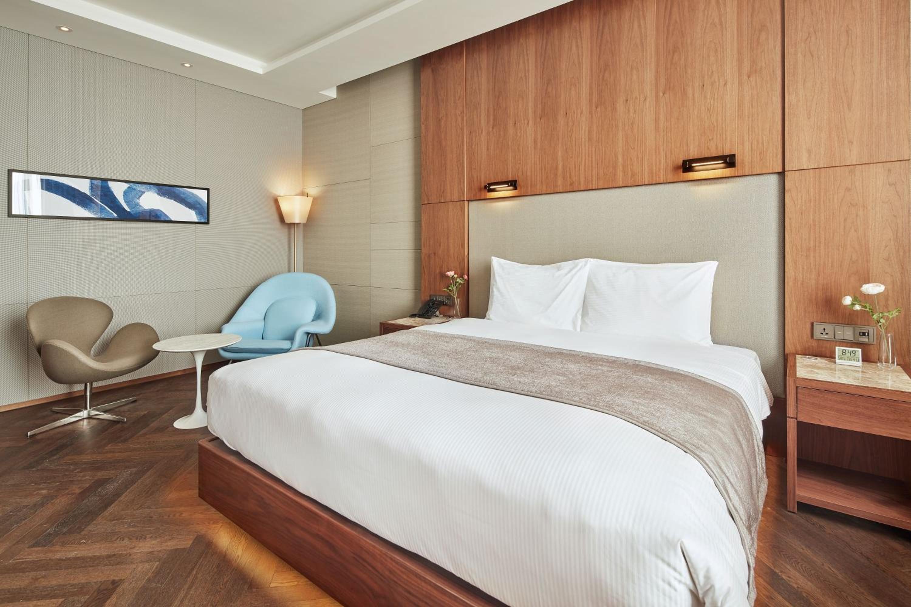 Junior Suite - Non-Smoking photo 2