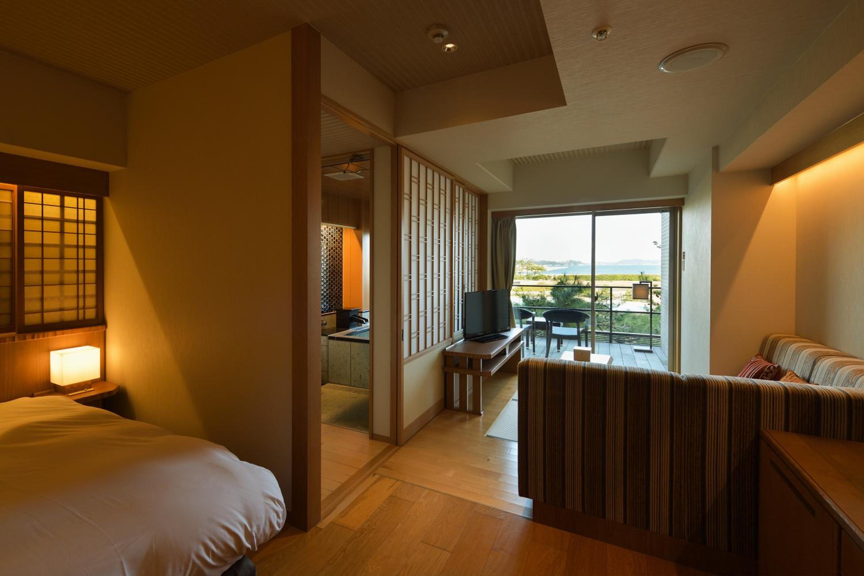 Twin Room with Open-Air Bath - Non-Smoking photo 3