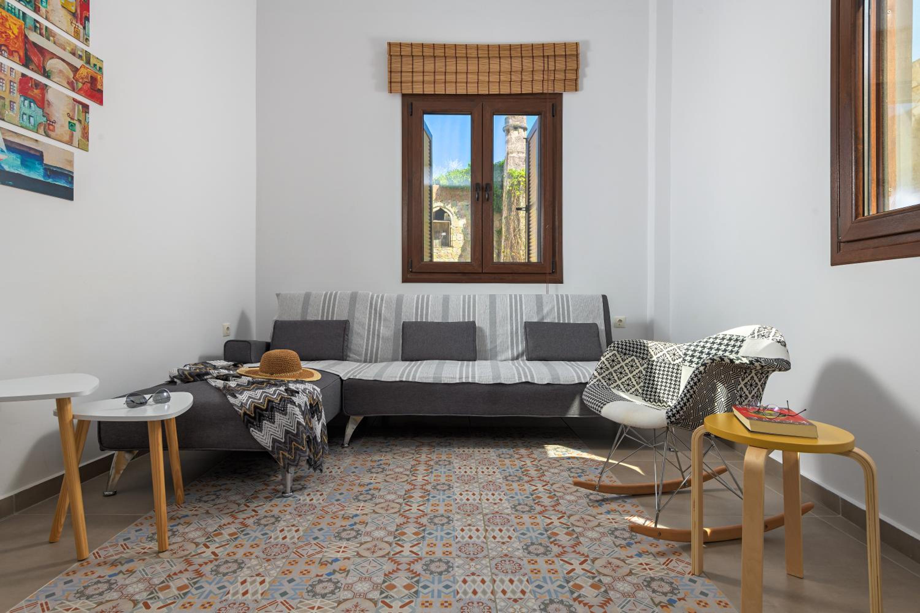 Five-Bedroom House photo 1