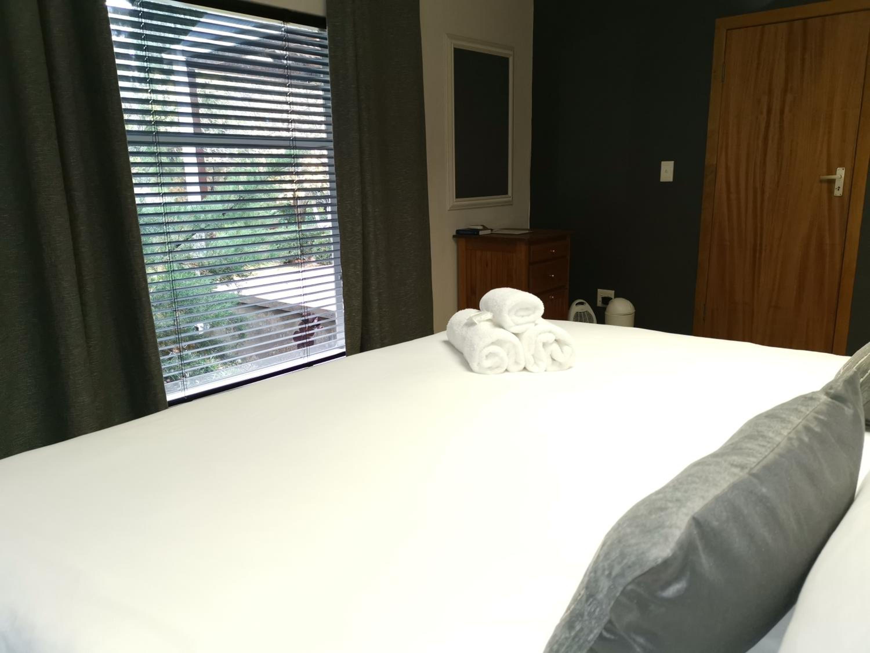 Double or Twin Room - Photo 9