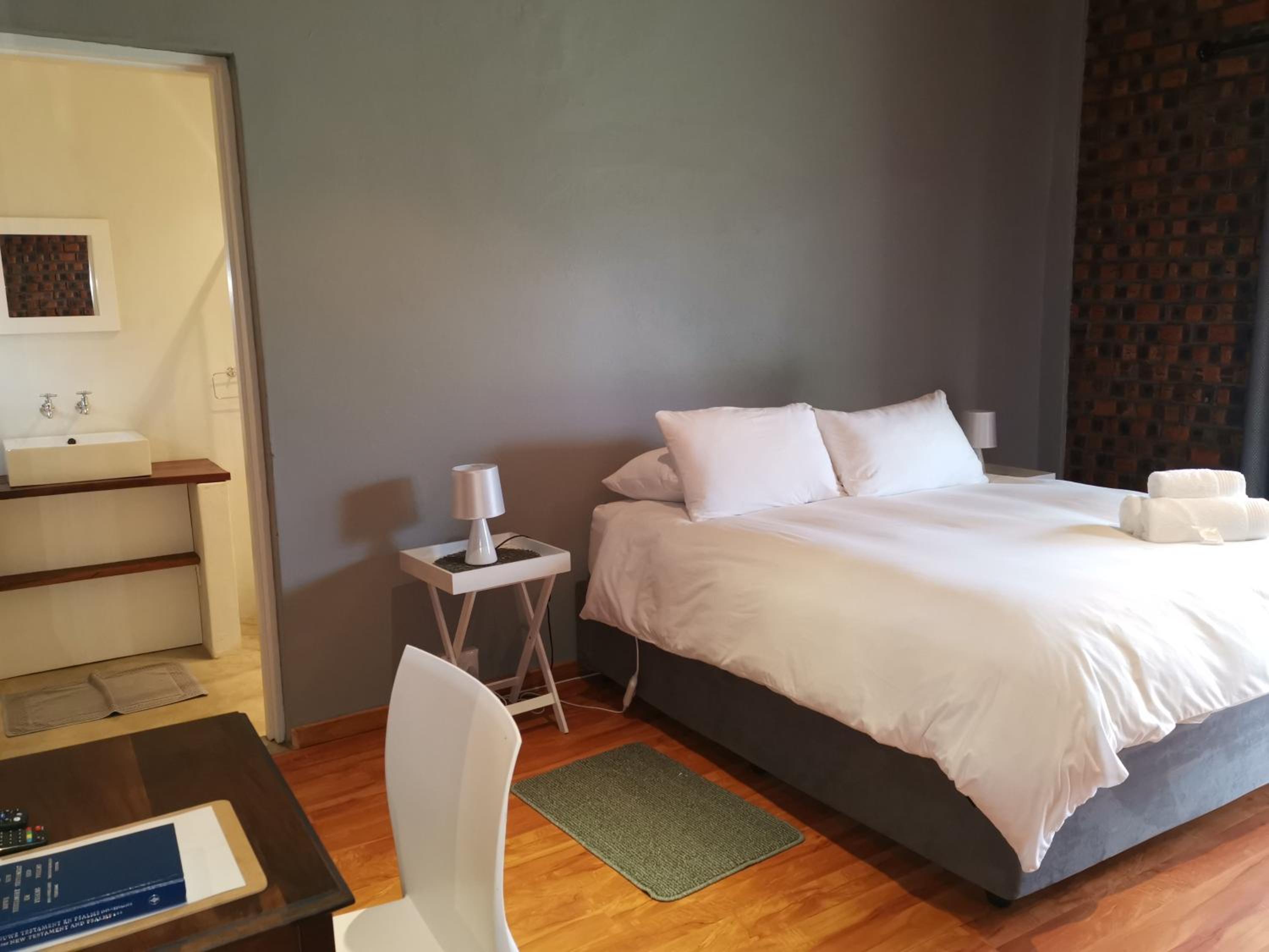 Double Room with Garden View - Photo 4