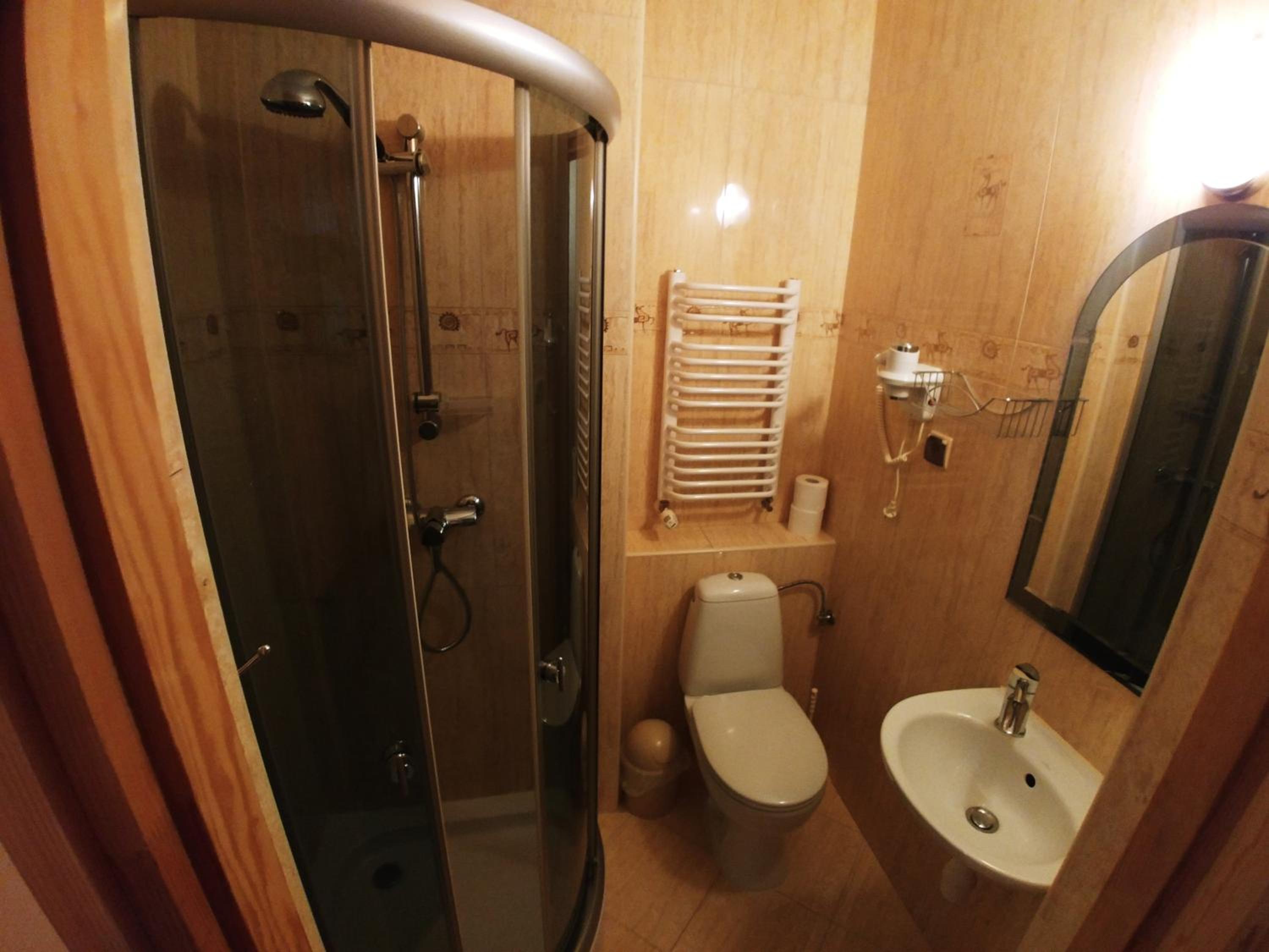 Double Room with Private Bathroom - Photo 5