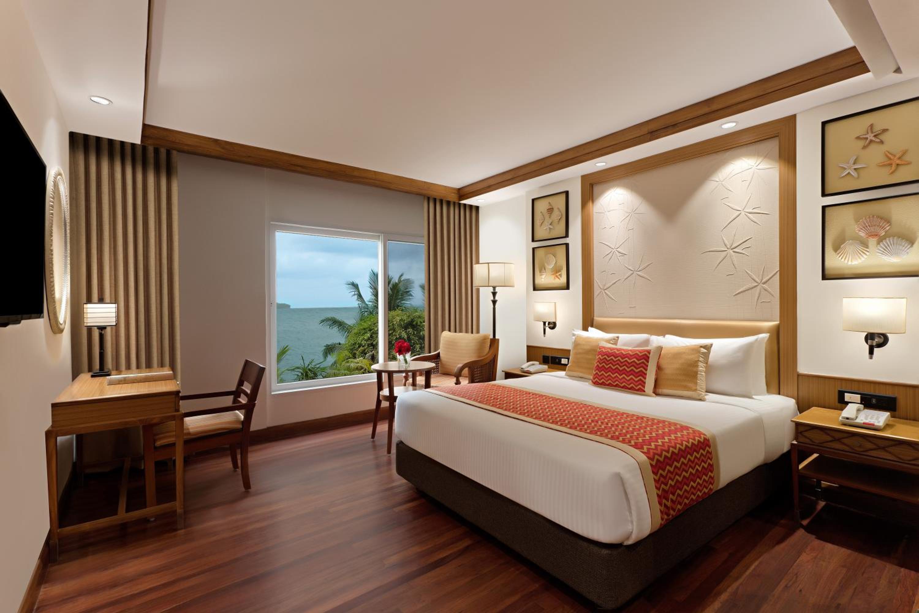 Superior King Room photo 2