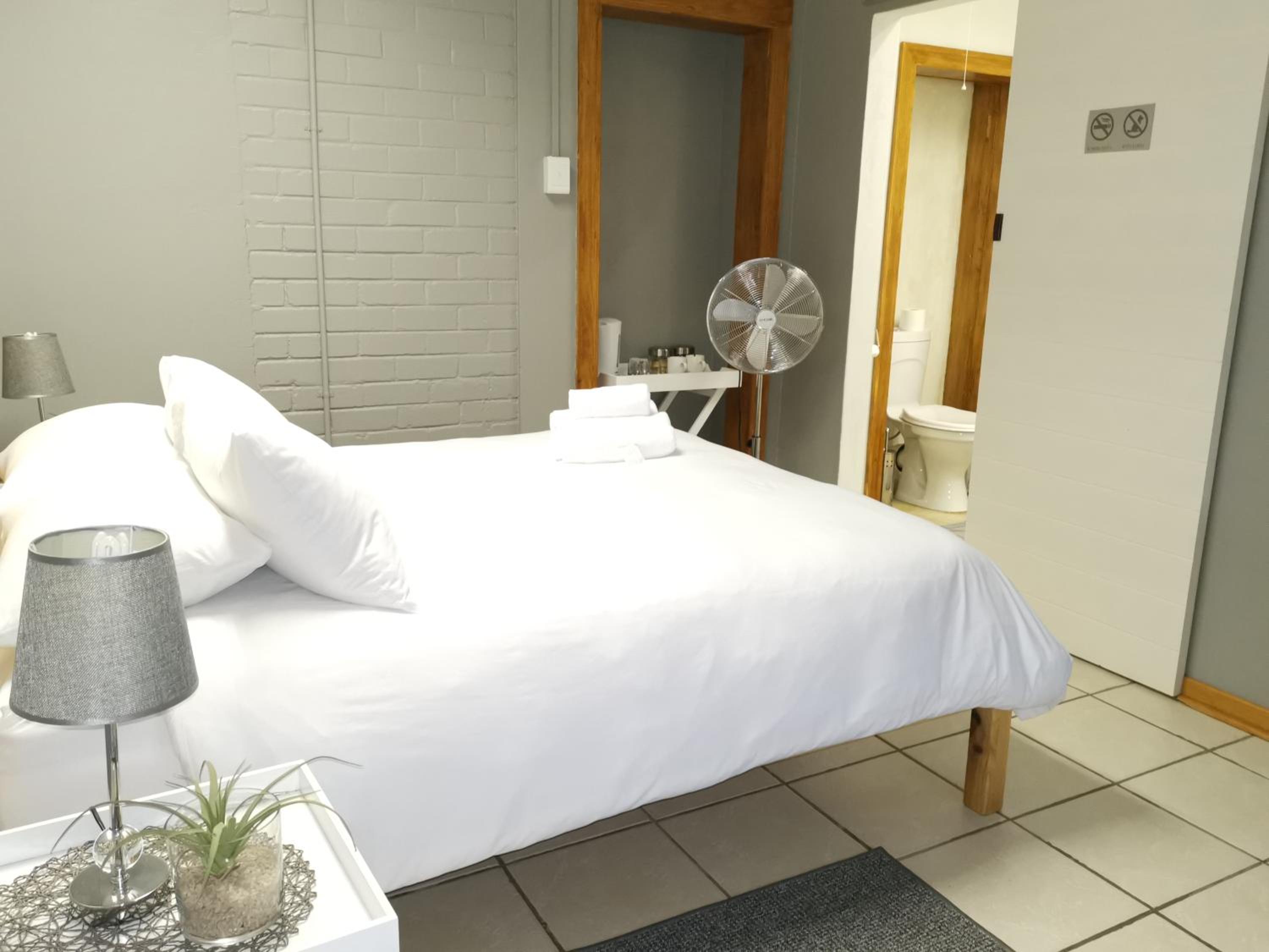 Double Room - Photo 8
