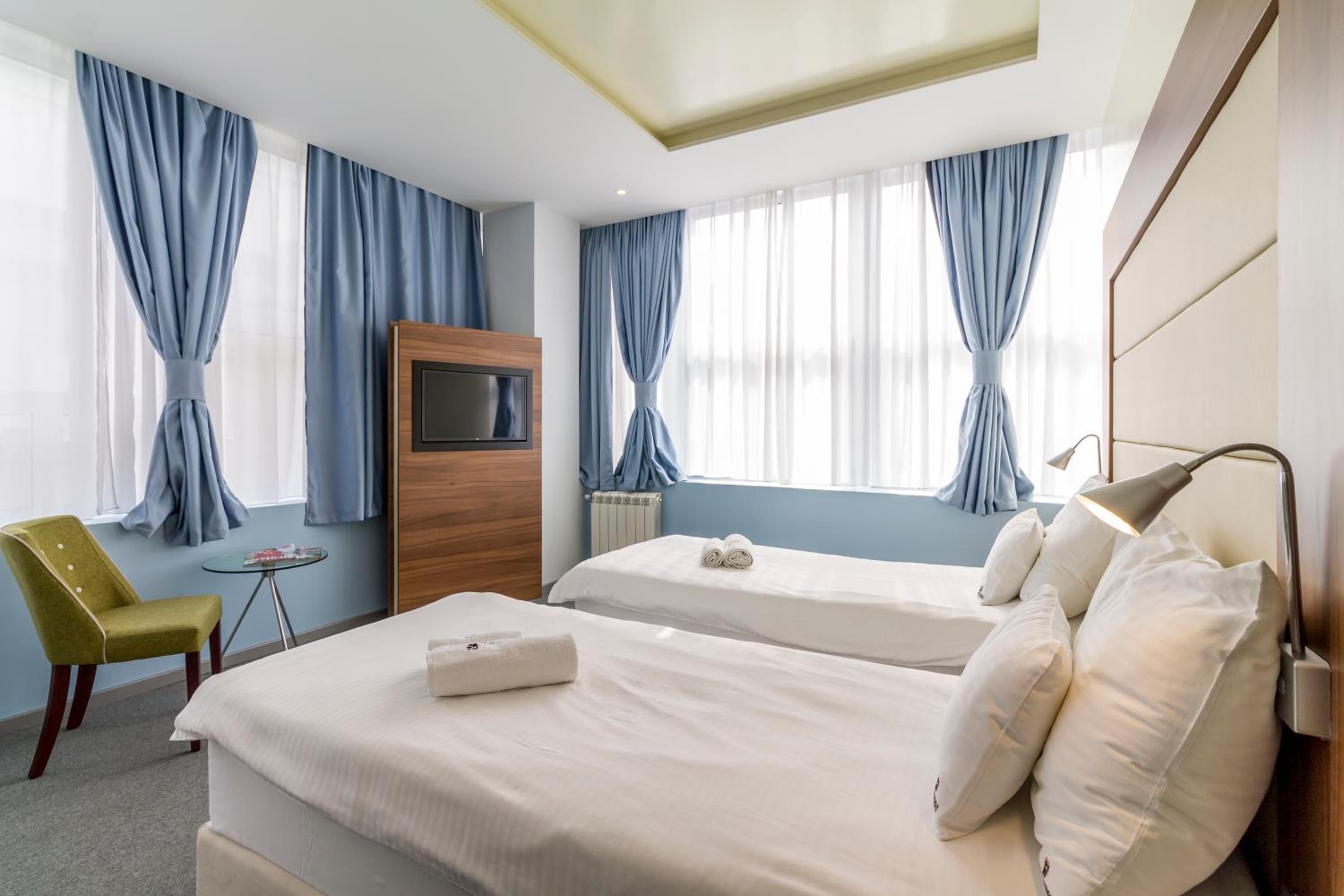 Special Offer: Double/Twin Room with Round Airport Transfer