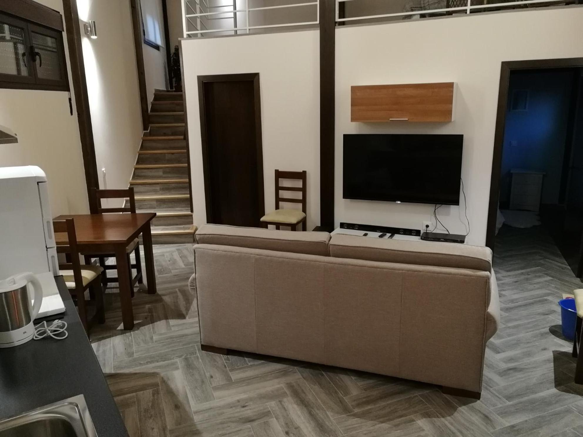 One-Bedroom Apartment - Photo 3