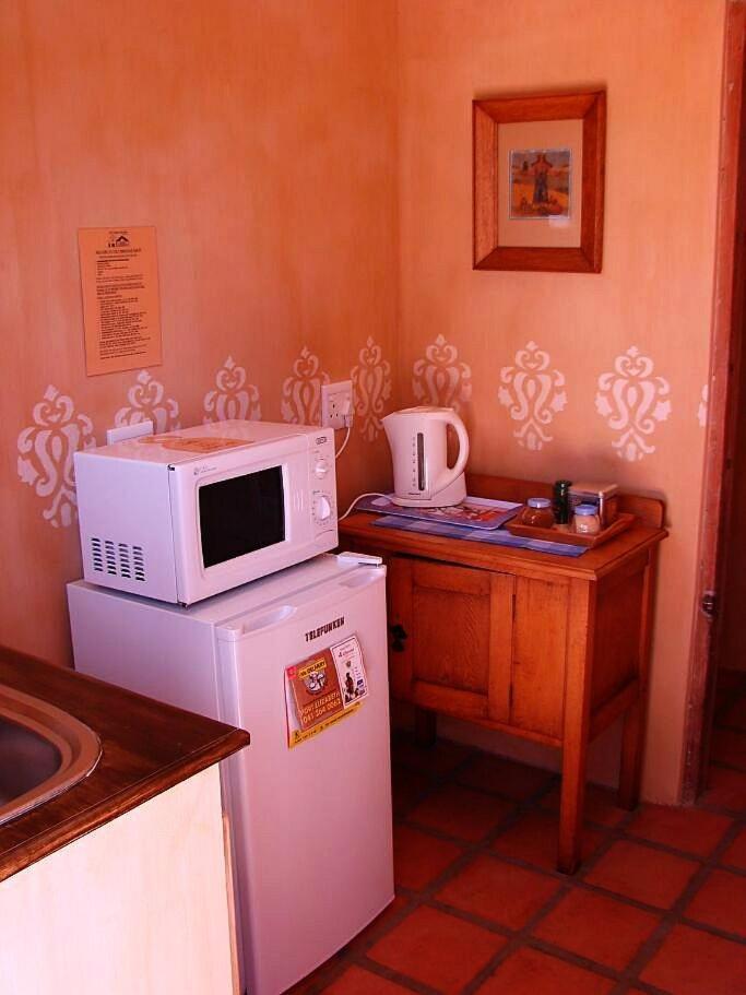 Large Twin Room - Photo 4