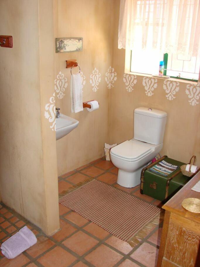 Large Twin Room - Photo 3