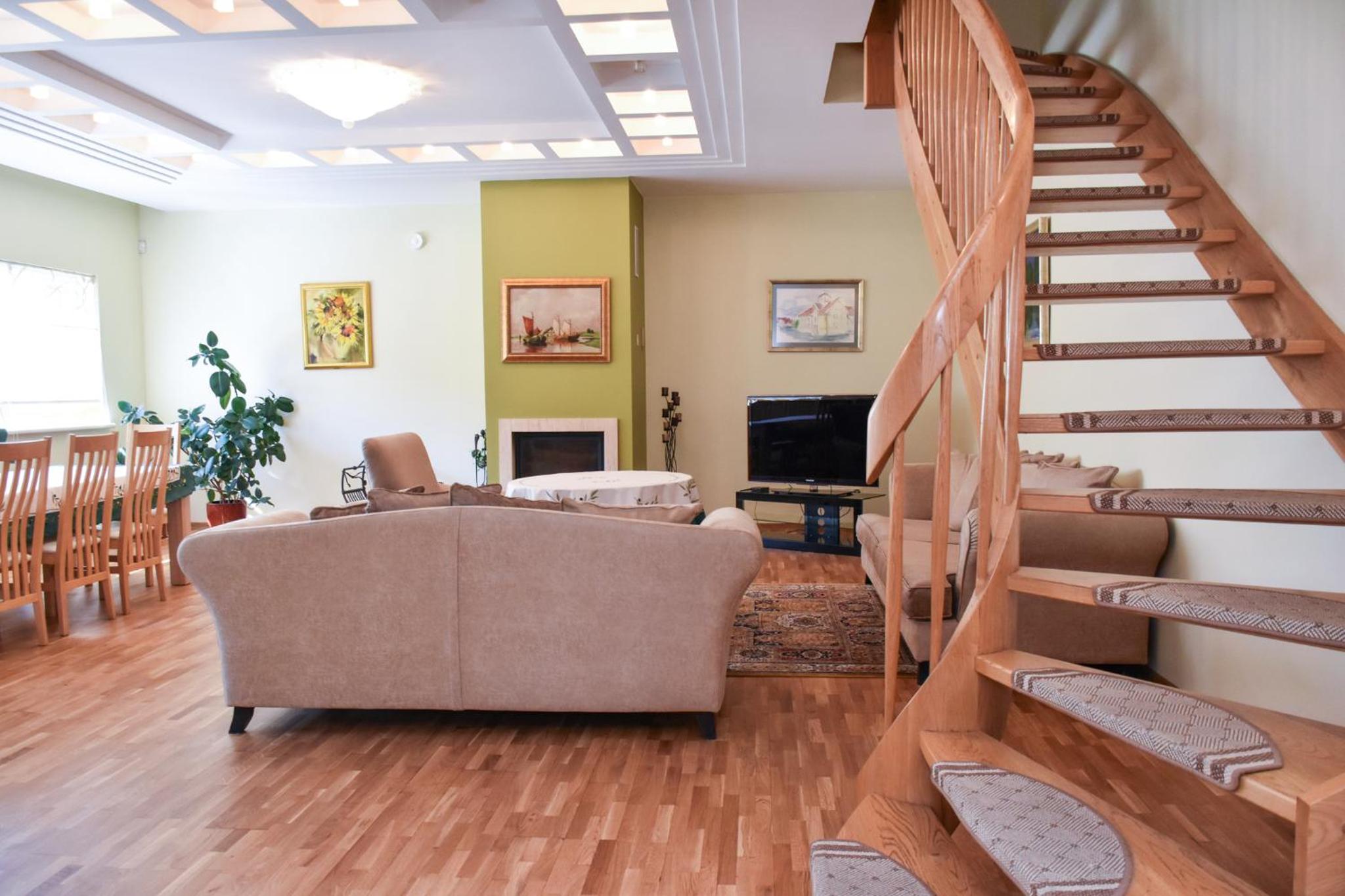 Three-Bedroom Apartment - Photo 8