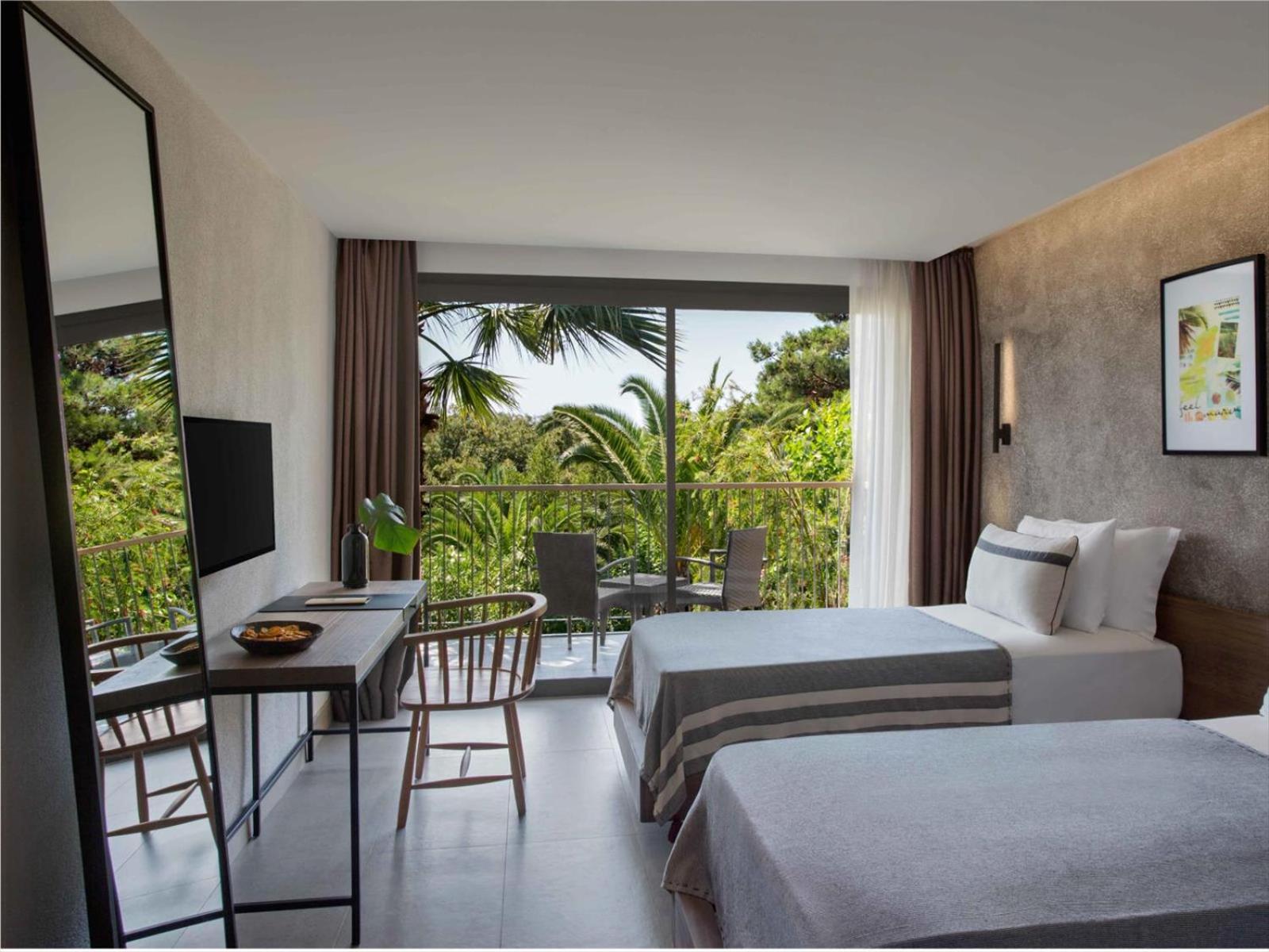 Family Connection with Garden View
