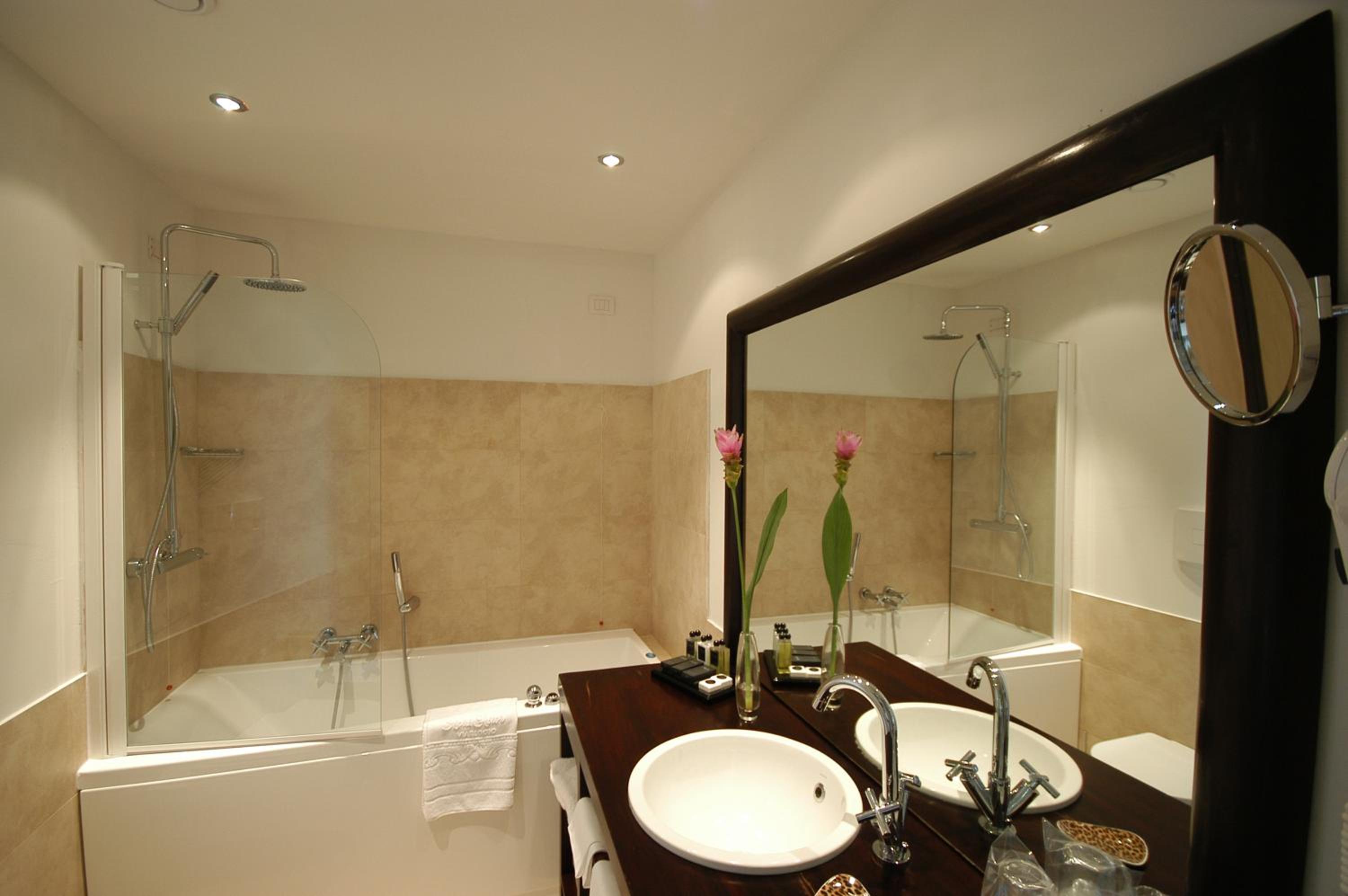 Junior Suite with Balcony - Photo 6