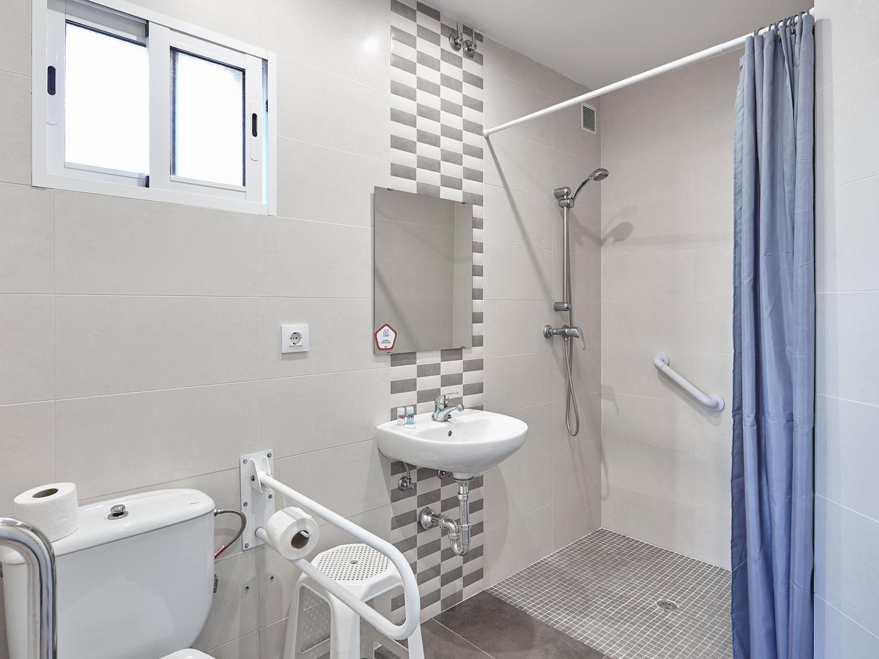 Double Room - Disability Access photo 3