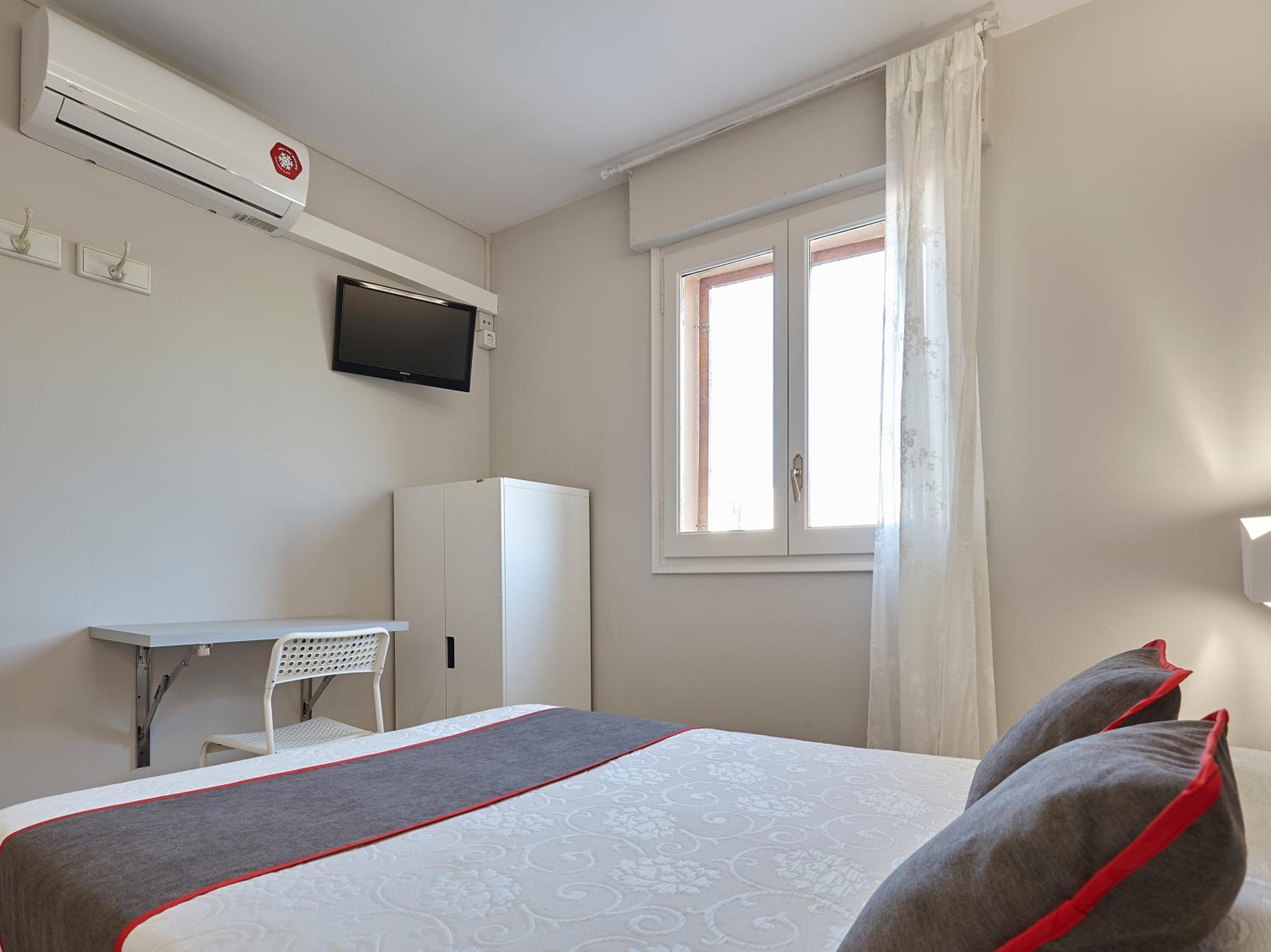 Double Room - Disability Access photo 2