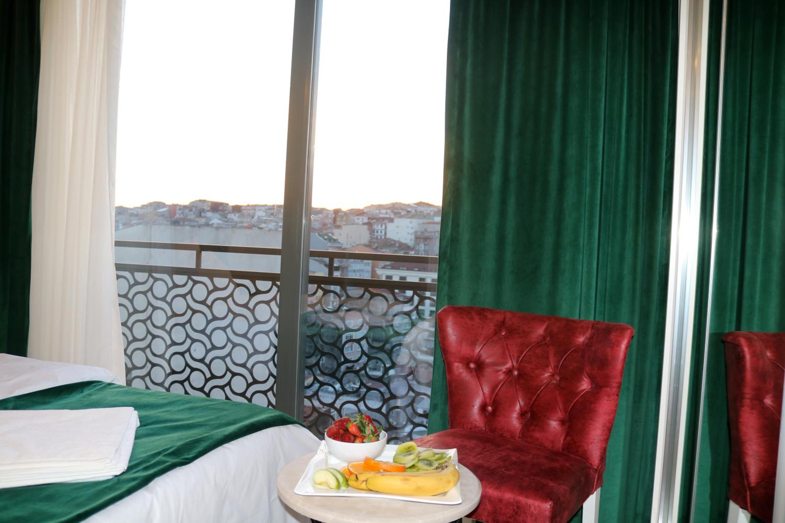 Deluxe Double Room With Balcony photo 2