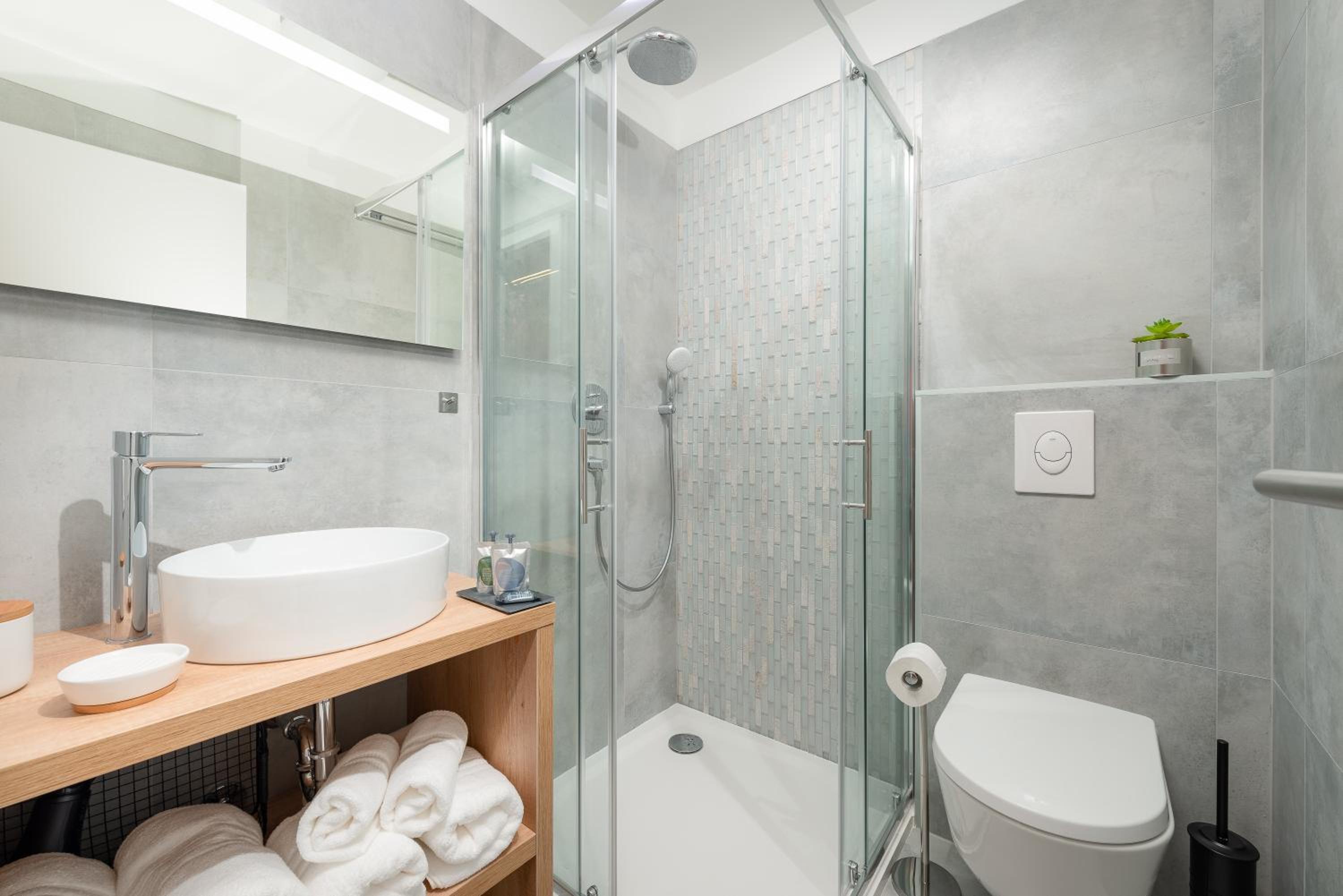 Deluxe Double or Twin Room with Balcony - Photo 5