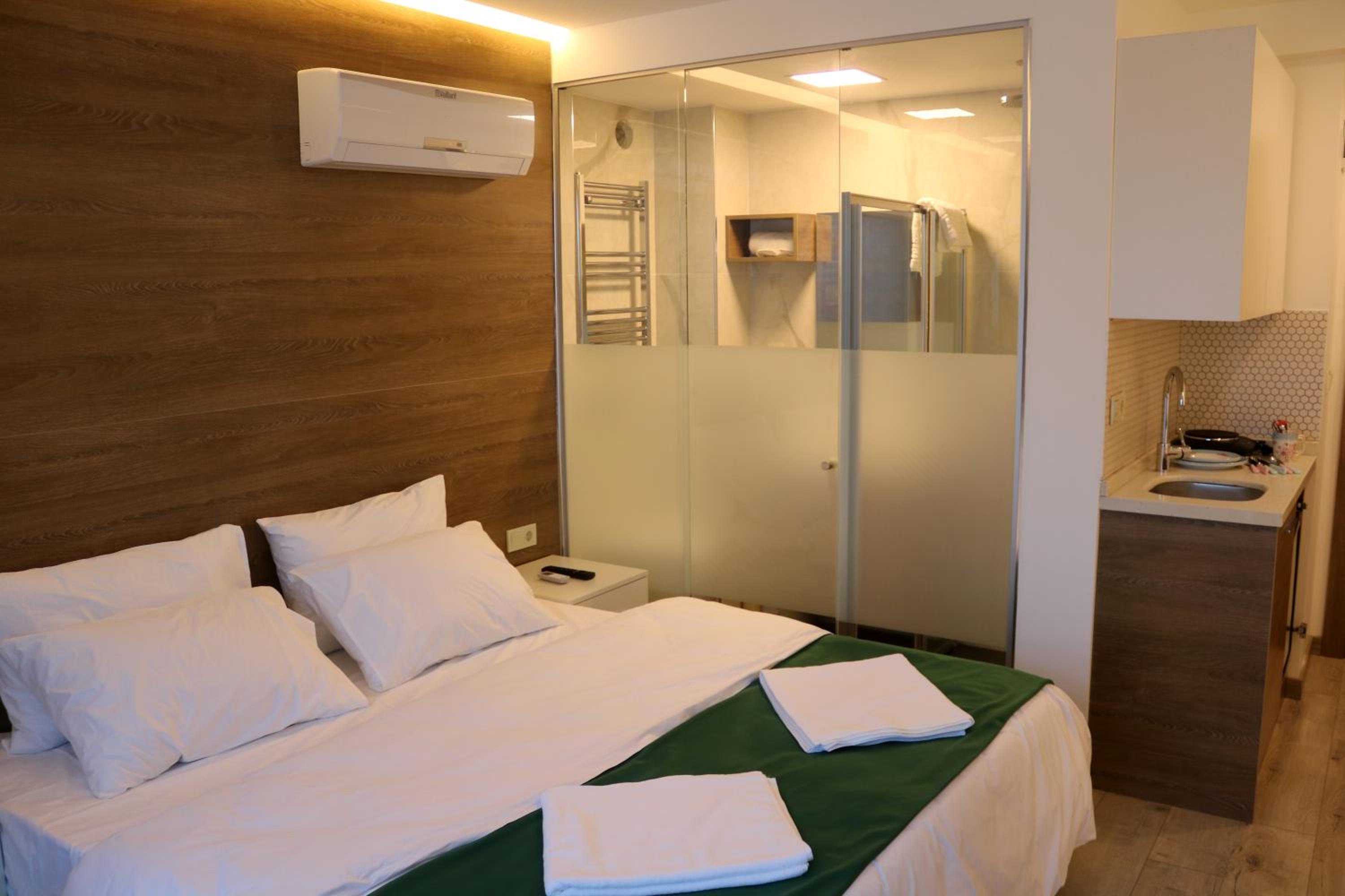 Deluxe Double Room With Balcony photo 3
