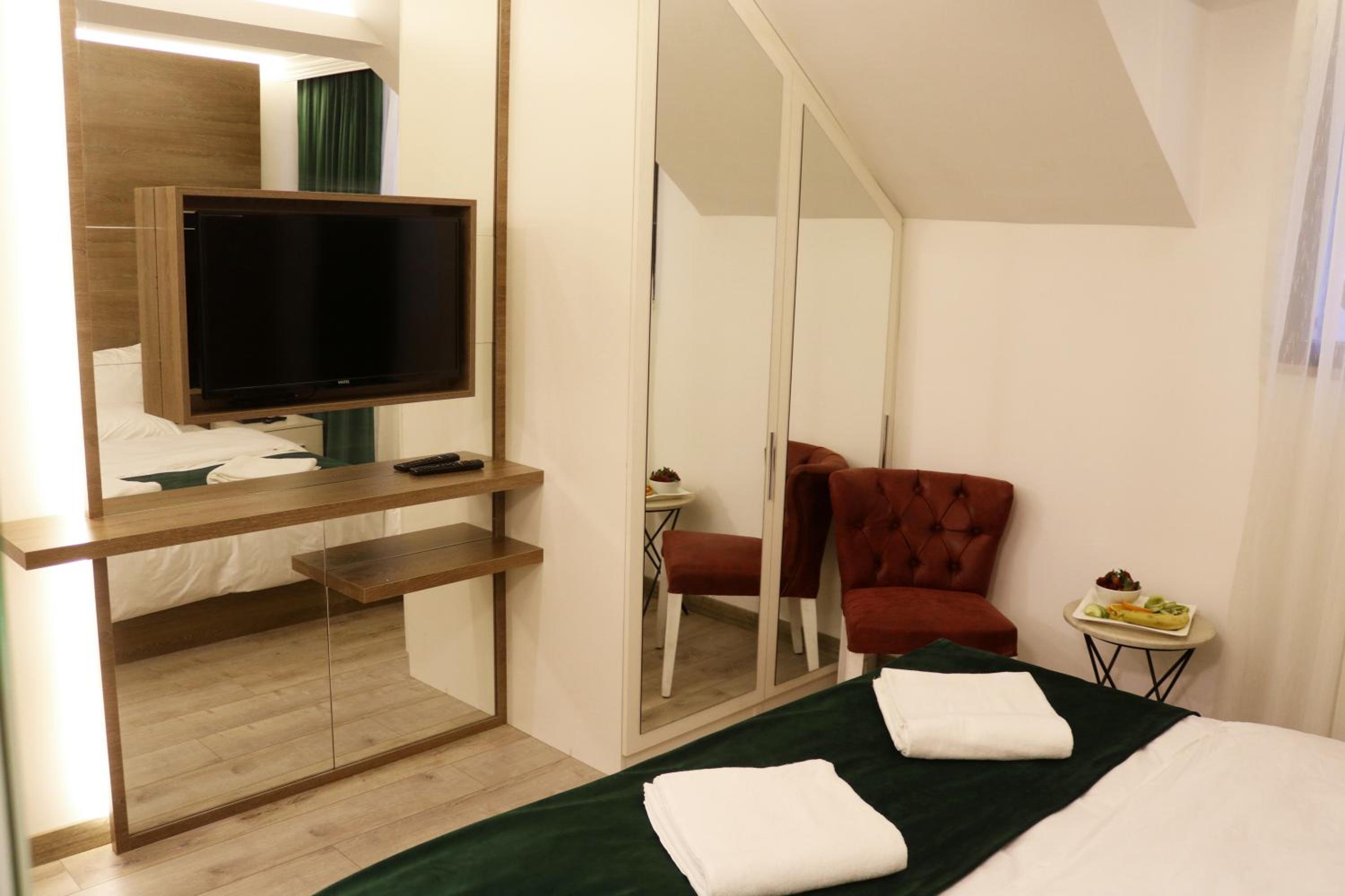 Economy Double Room - Basement photo 3