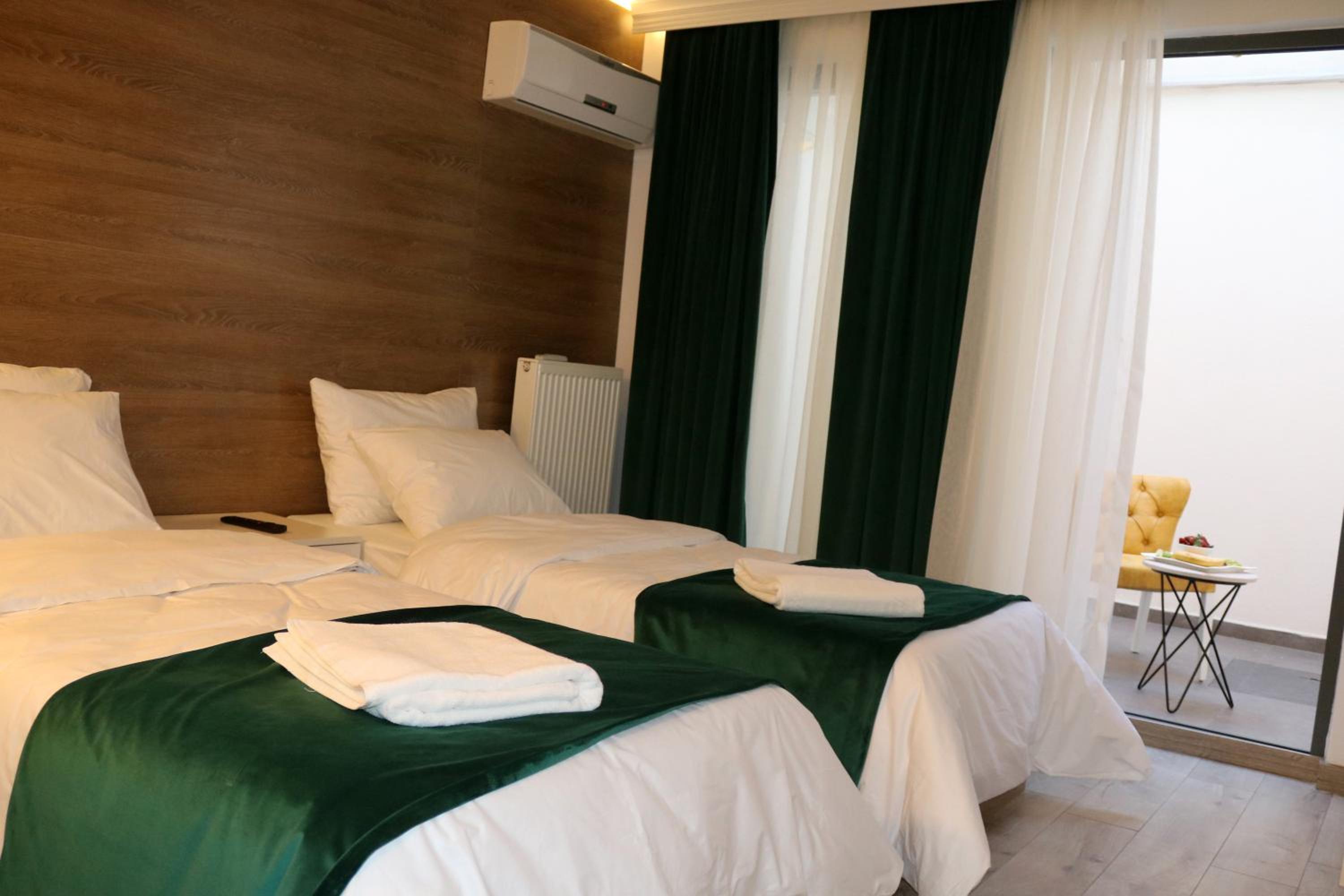 Standard Twin Room With Garden View - Basement photo 3