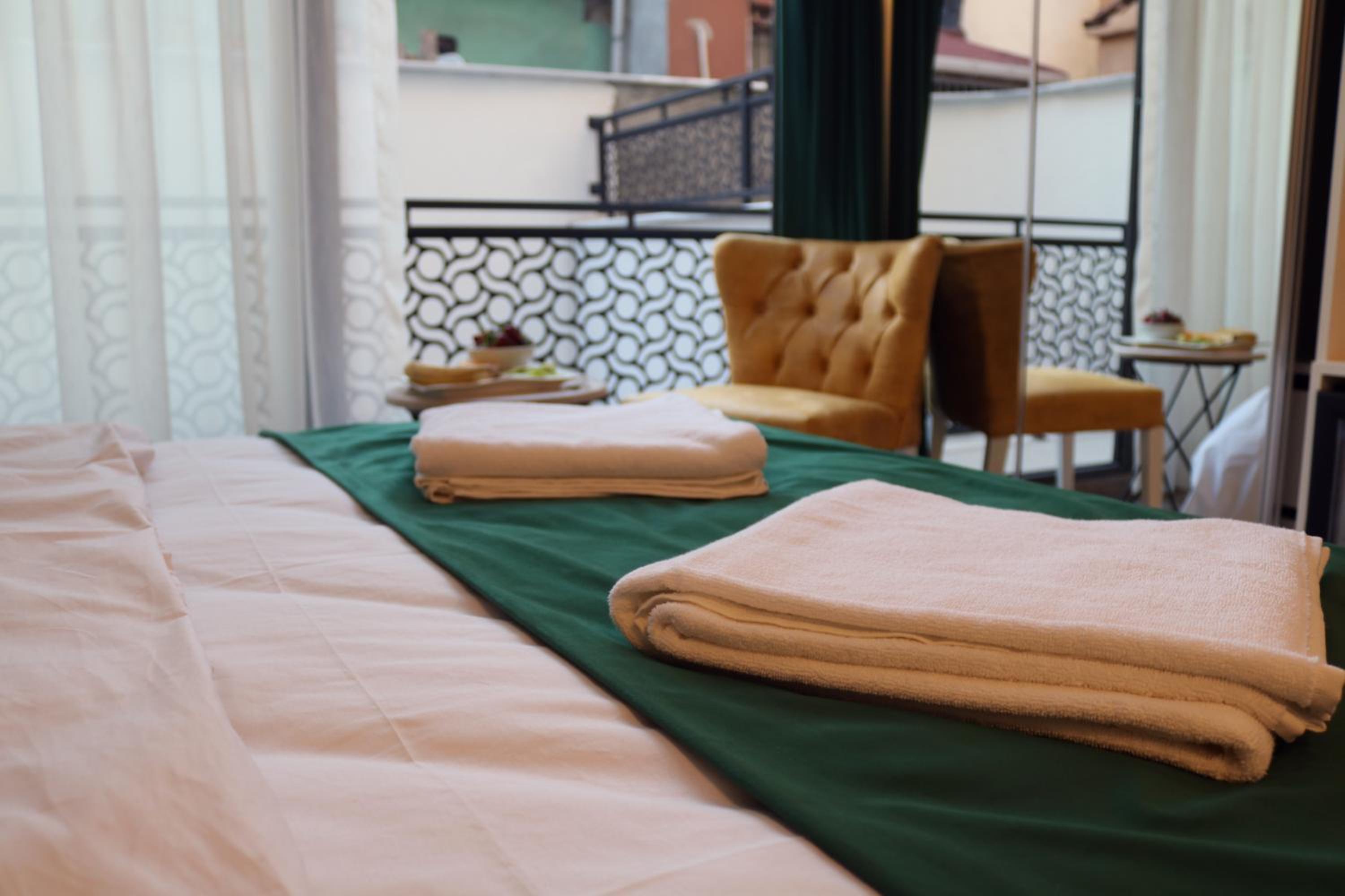 Double Room With Balcony - Basement photo 2