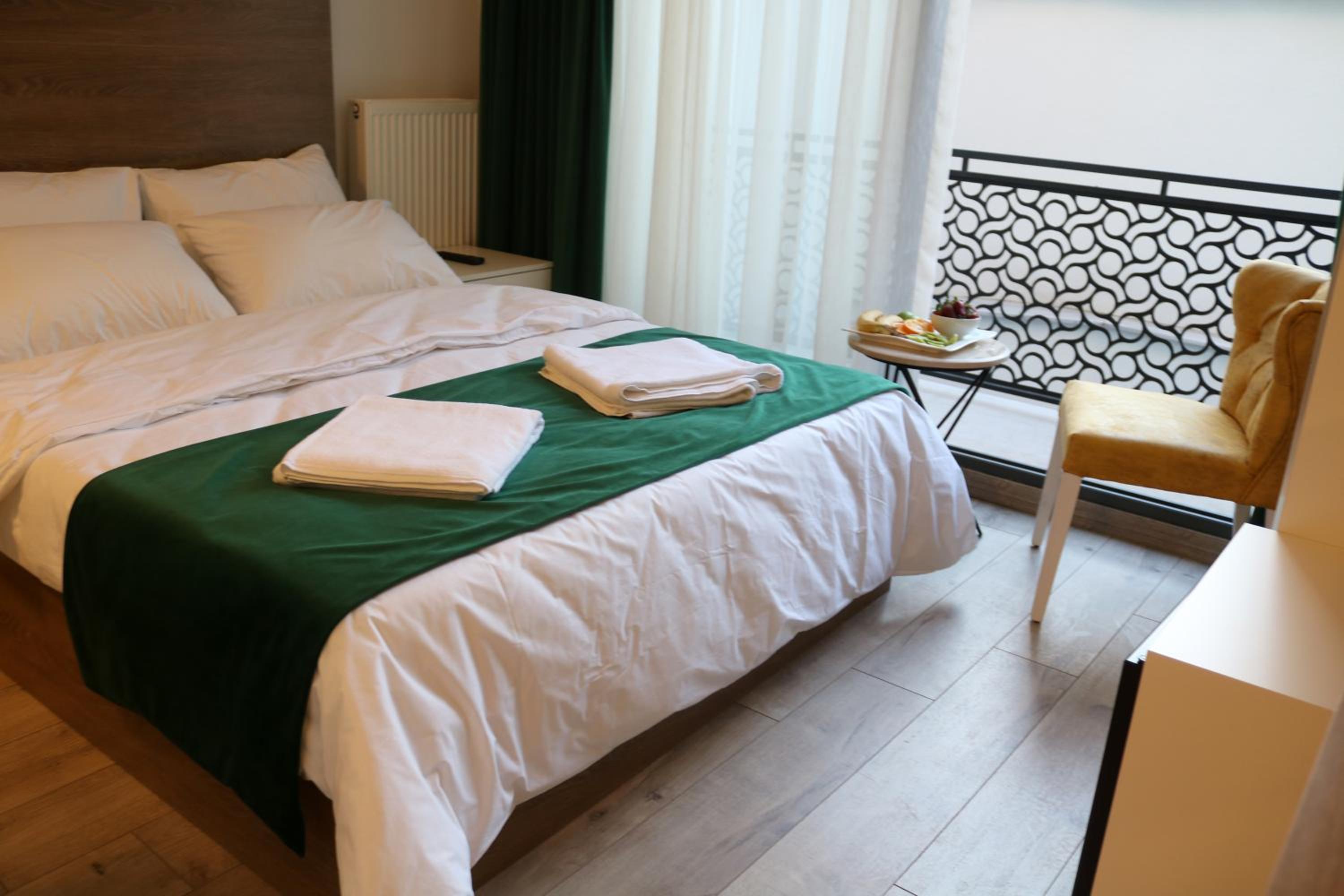 Double Room With Balcony - Basement photo 3